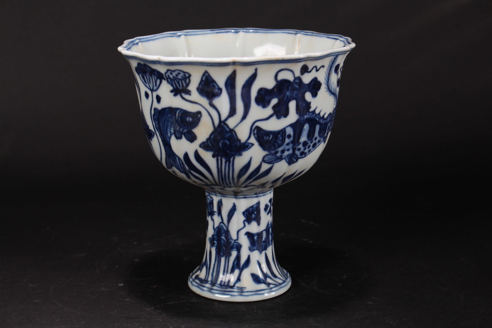 A Chinese Tall-end Porcelain Aqua-sceen Cup: A Chinese Tall-end Porcelain Aqua-sceen Cup. Height: 6.75 (inch). Opening Diameter: 6 (inch).