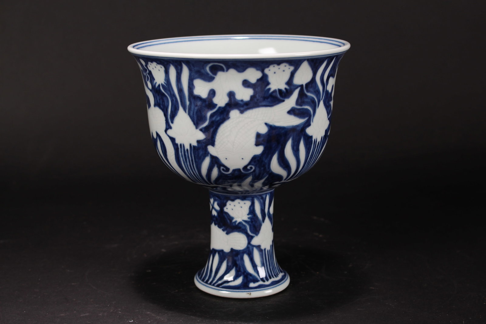A Chinese Tall-end Porcelain Aqua-sceen Cup: A Chinese Tall-end Porcelain Aqua-sceen Cup. Height: 7 (inch). Opening Diameter: 6 (inch).