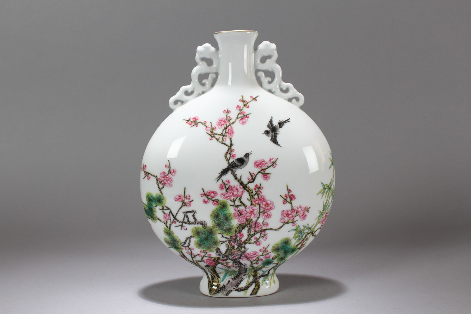 A Chinese Duo-handling Vividly-detailed Nature-sceen Porcelain Fortune Vase: A Chinese Duo-handling Vividly-detailed Nature-sceen Porcelain Fortune Vase. Height: 11 (inch). Width: 8 (inch). Length: 3.5 (inch).