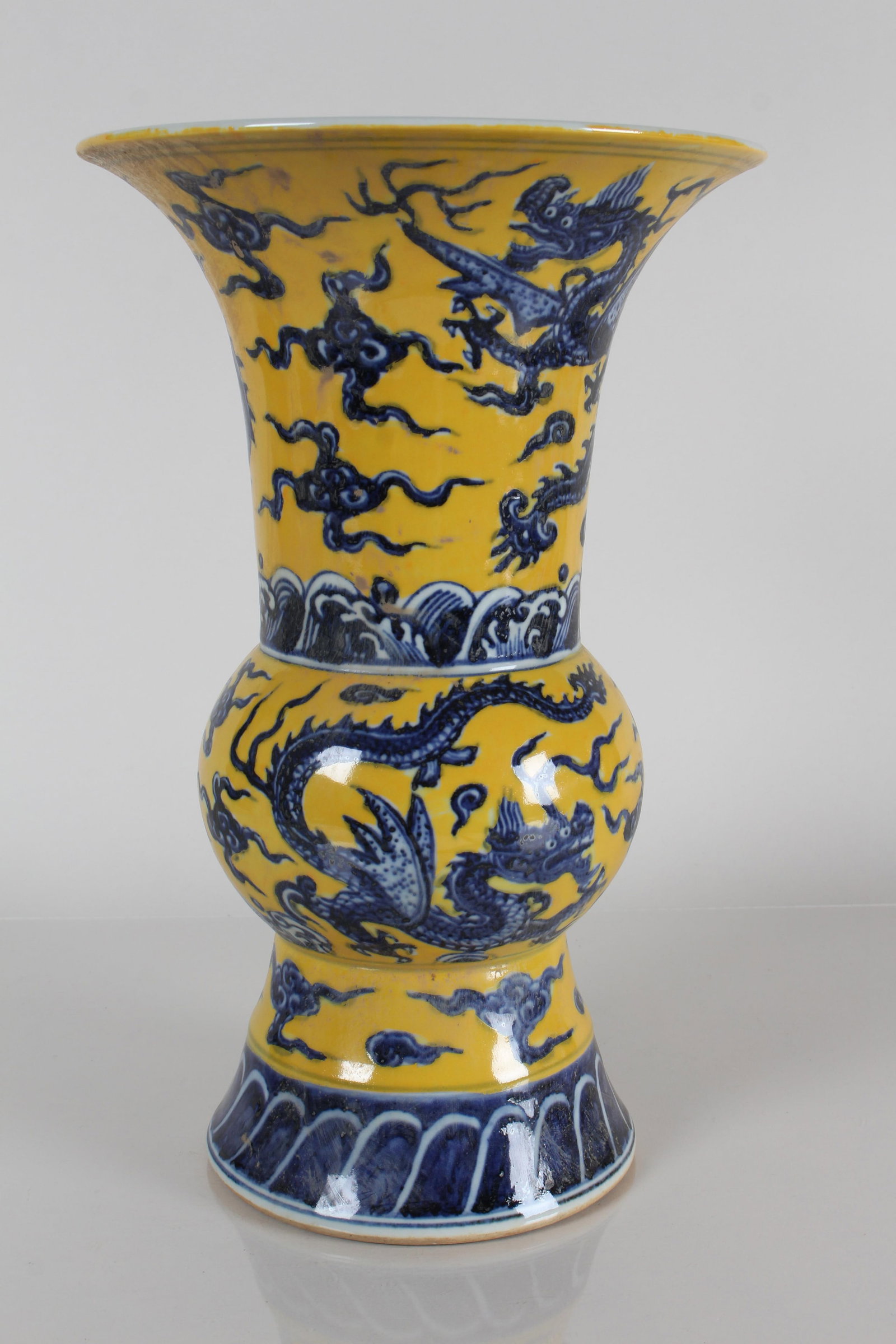 A Chinese Flat-opening Yellow-coding Dragon-decorating Porcelain Vase - 3
