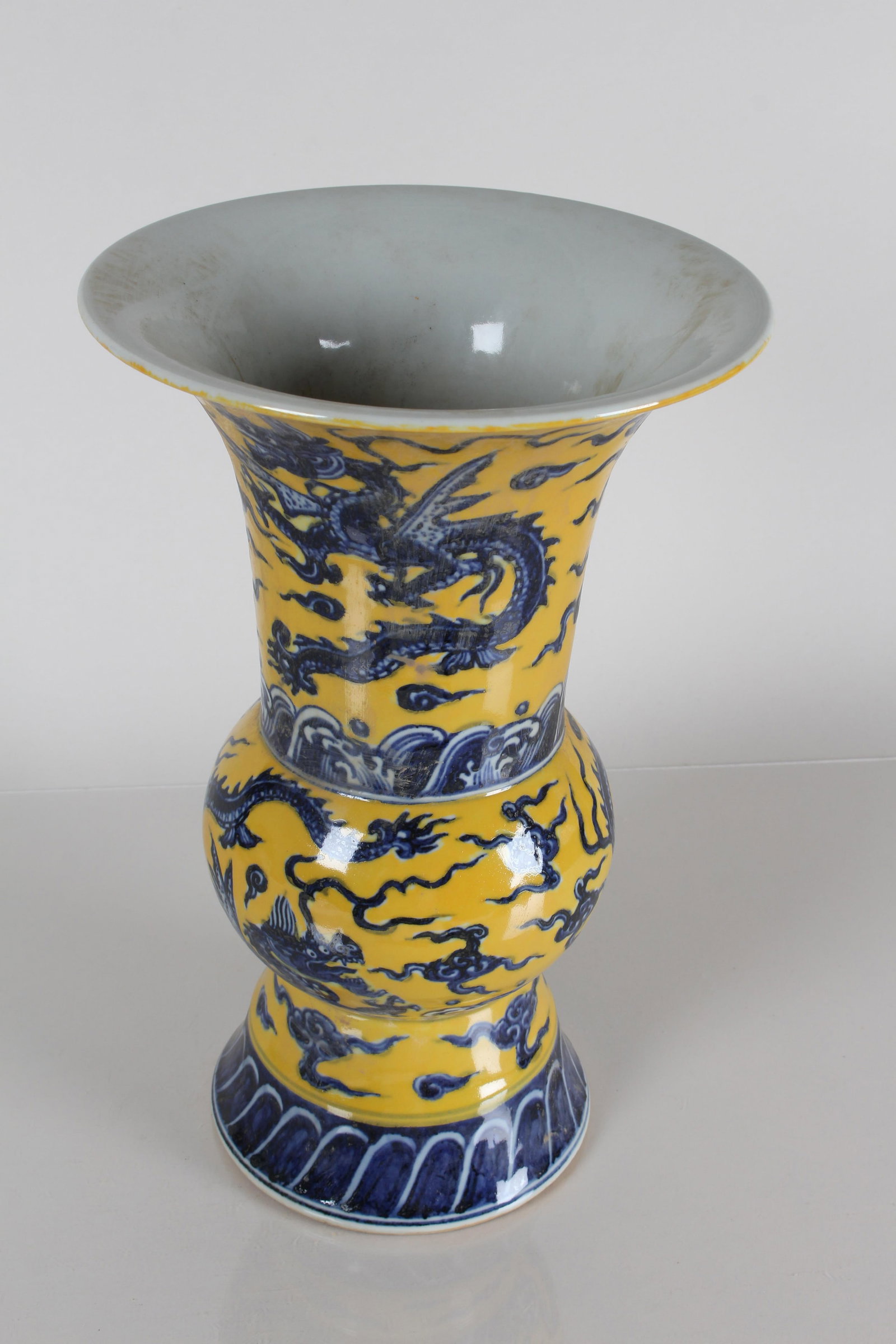 A Chinese Flat-opening Yellow-coding Dragon-decorating Porcelain Vase - 4