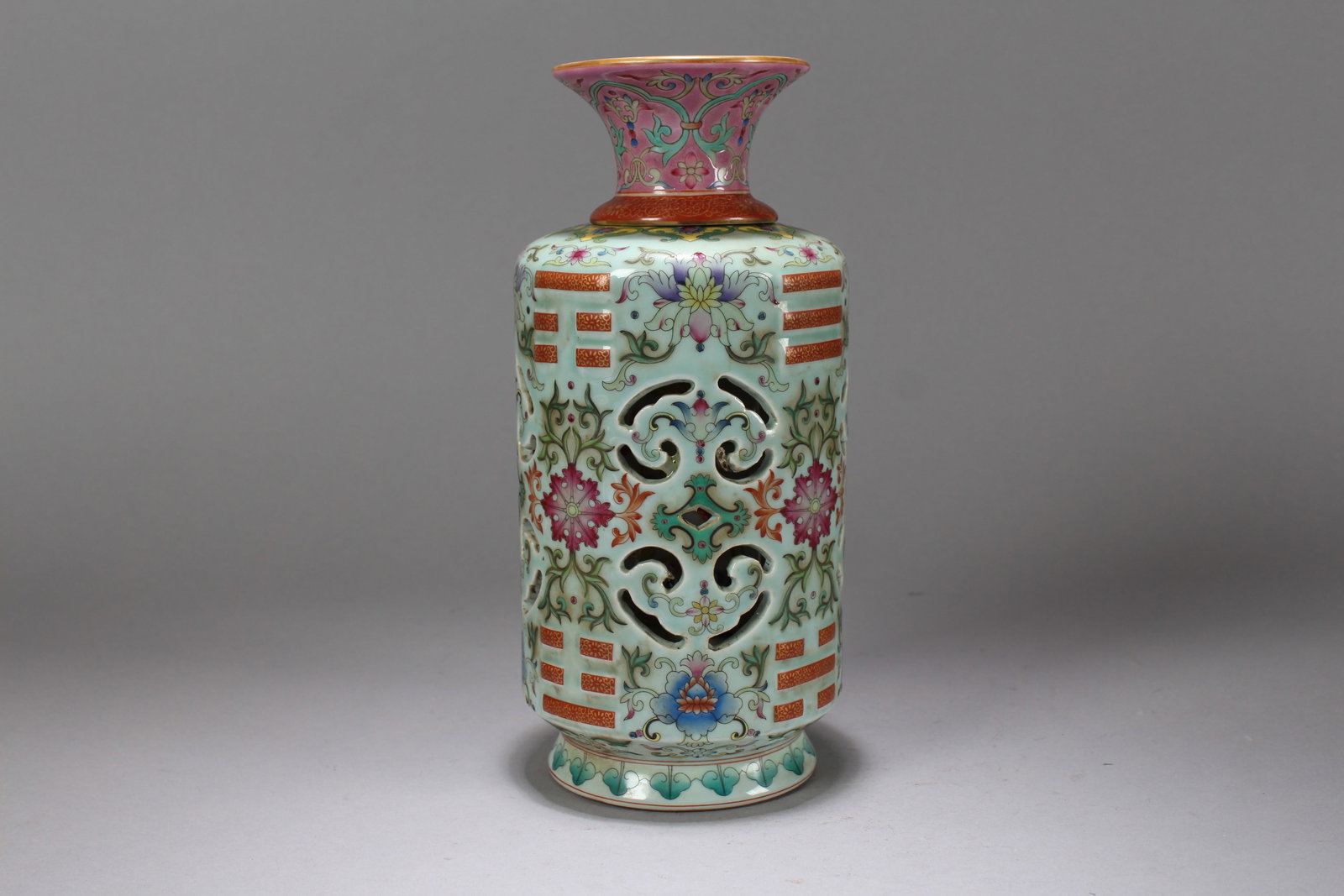 A Chinese Vividly-detailed Nature-sceen Twisted Porcelain Fortune Vase: A Chinese Vividly-detailed Nature-sceen Twisted Porcelain Fortune Vase. Height: 9.5 (inch).
