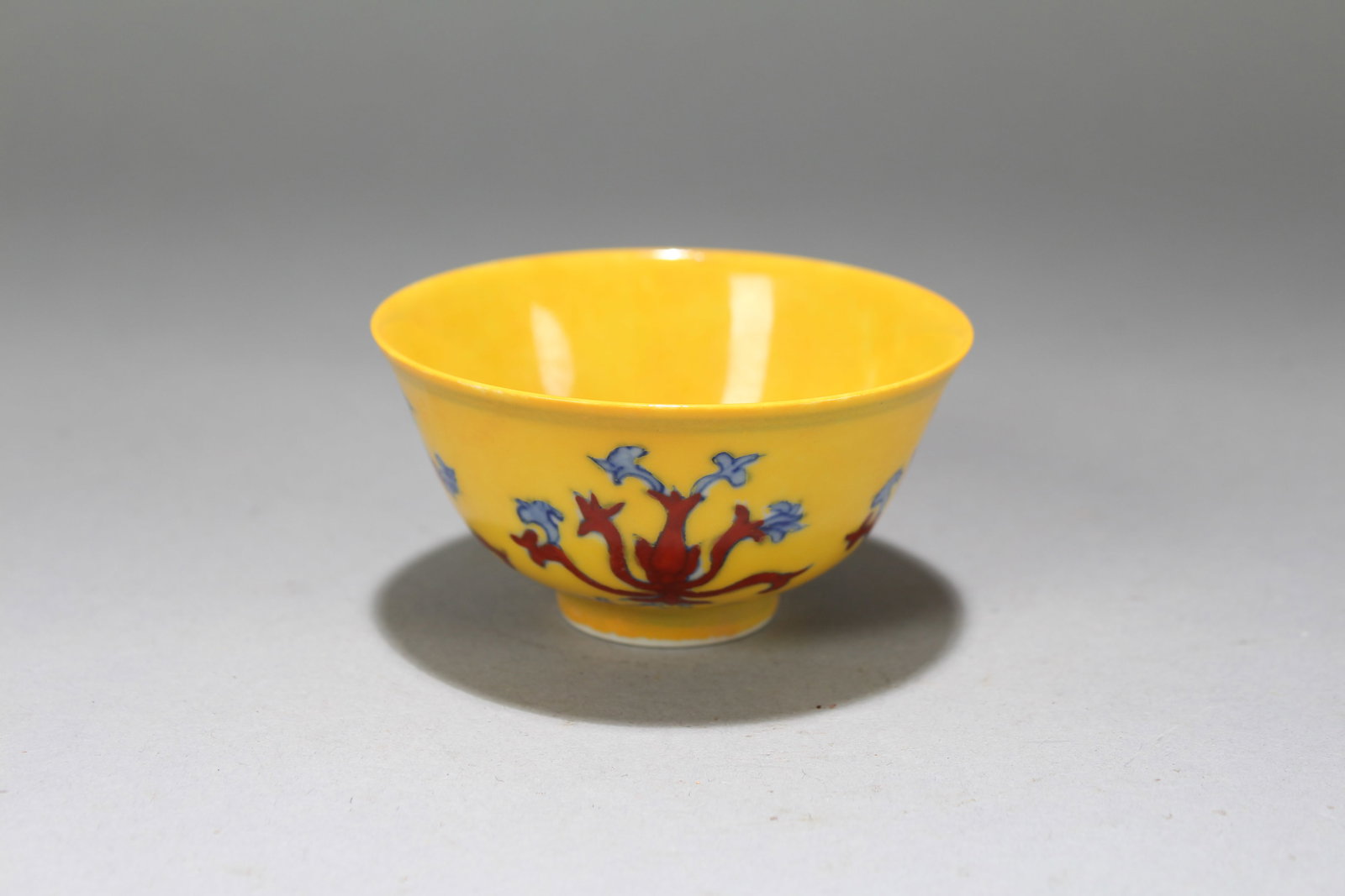 A Chinese Nature-sceen Porcelain Cup: A Chinese Nature-sceen Porcelain Cup. Height: 1.5 (inch). Width: 3 (inch).