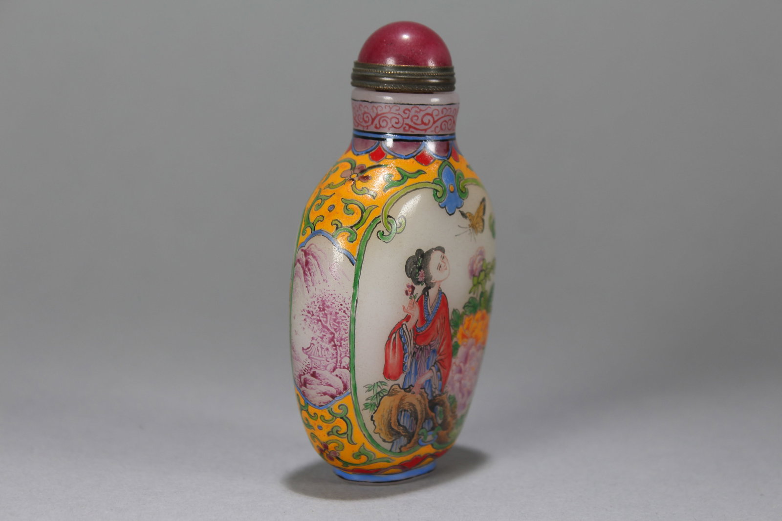 A Chinese Vividly-detailed Lady-Portrait Fortune Snuff Bottle: A Chinese Vividly-detailed Lady-Portrait Fortune Snuff Bottle. Height : 3.5 (inch). Width : 2 (inch). Length : 1 (inch).