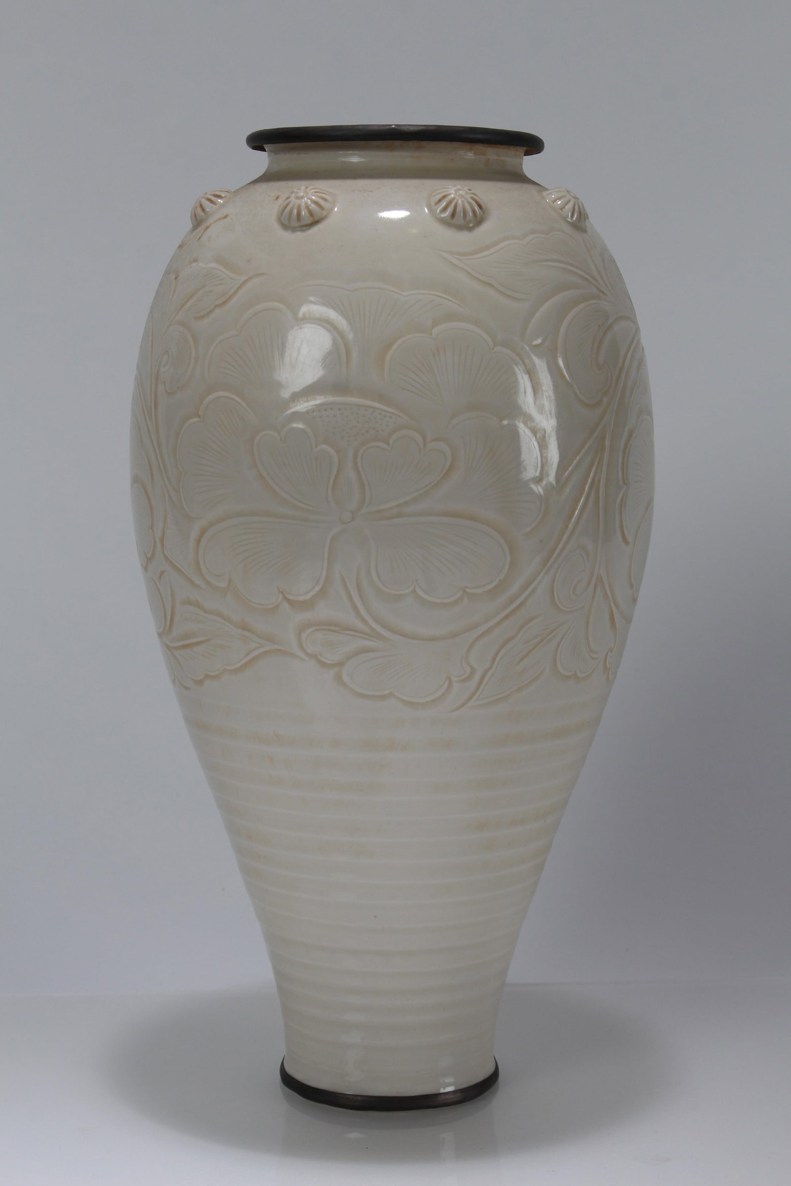 A Chinese White-coding Anicent-framing Porcelain Fortune Vase: A Chinese White-coding Anicent-framing Porcelain Fortune Vase. Height: 11 (inch).