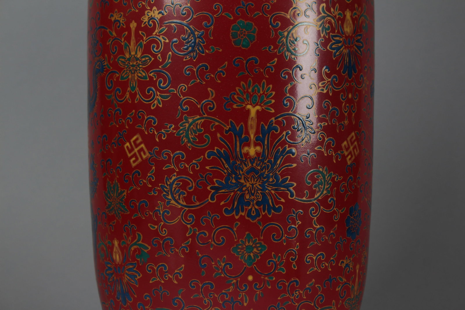 A Chinese Bat-framing Red-coding Porcelain Fortune Vase - 3