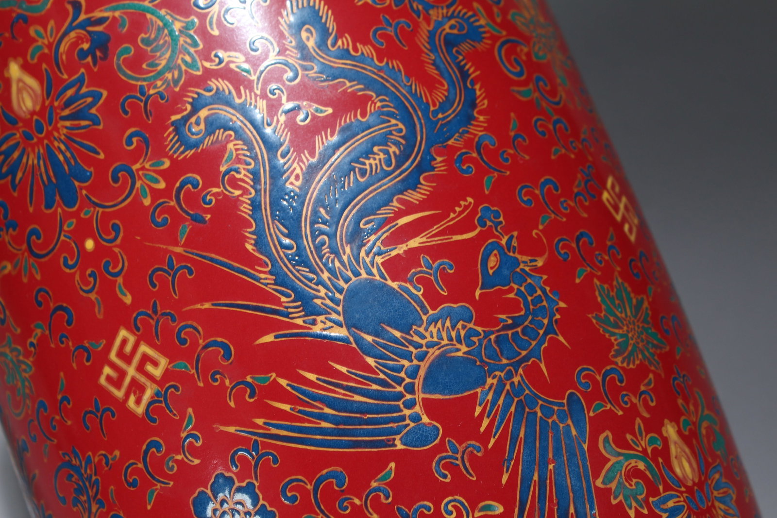 A Chinese Bat-framing Red-coding Porcelain Fortune Vase - 5