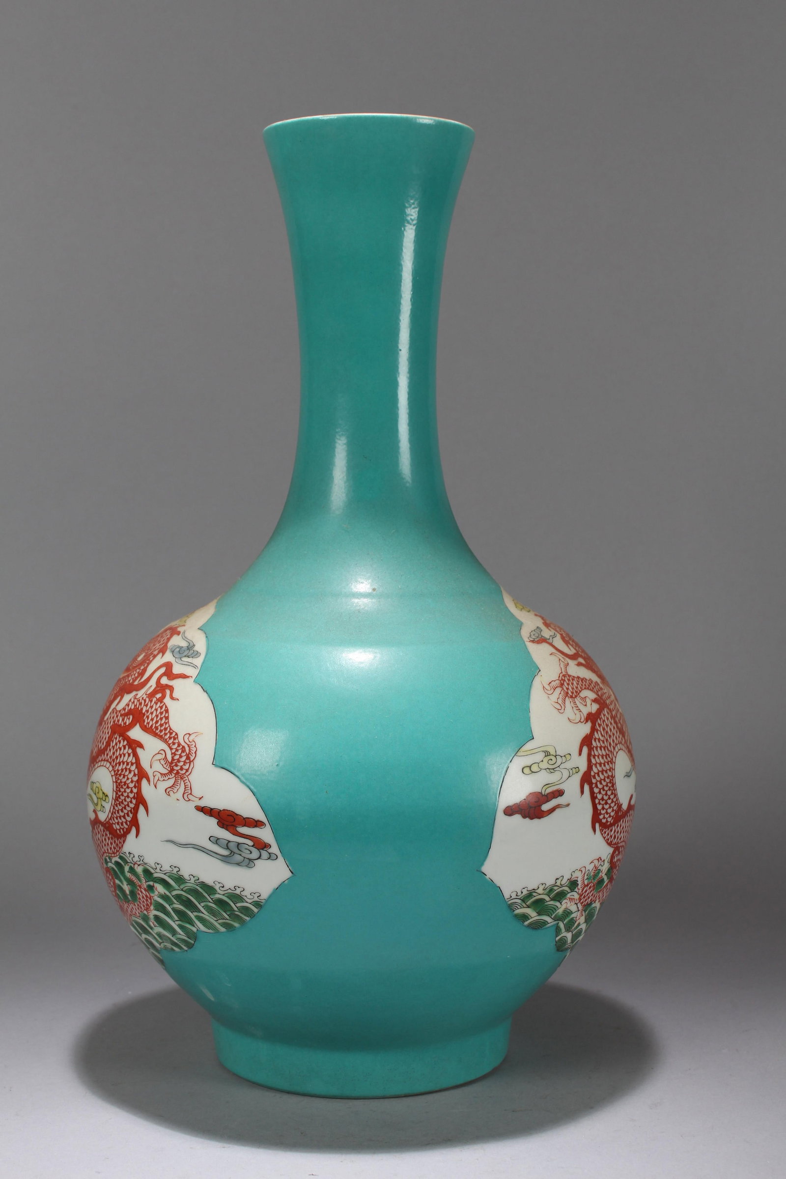 A Chinese Dragon-decorating Blue-coding Porcelain Porcelain Fortune Vase: A Chinese Dragon-decorating Blue-coding Porcelain Porcelain Fortune Vase. Height: 15.25 (inch).