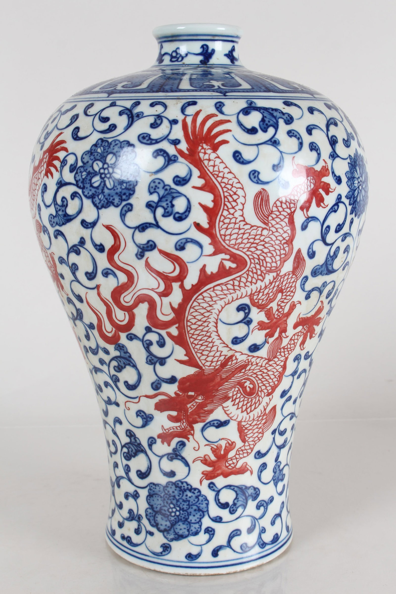 A Chinese Dragon-decorating Fortune Porcelain Vase: A Chinese Dragon-decorating Fortune Porcelain Vase . Height: 12.75 (inch).
