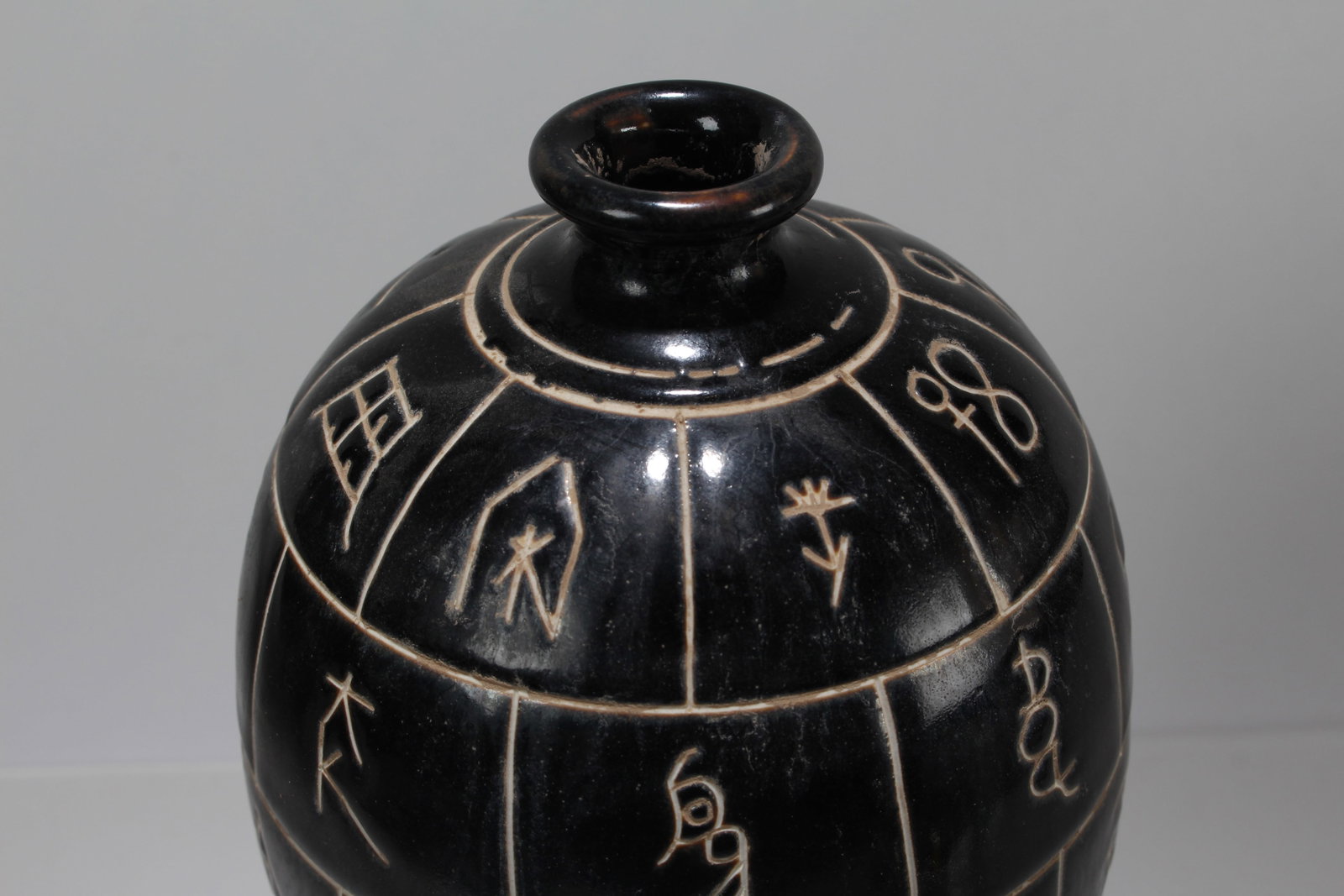 A Chinese Dark-coding Anicent-framing Porcelain Fortune Vase - 3