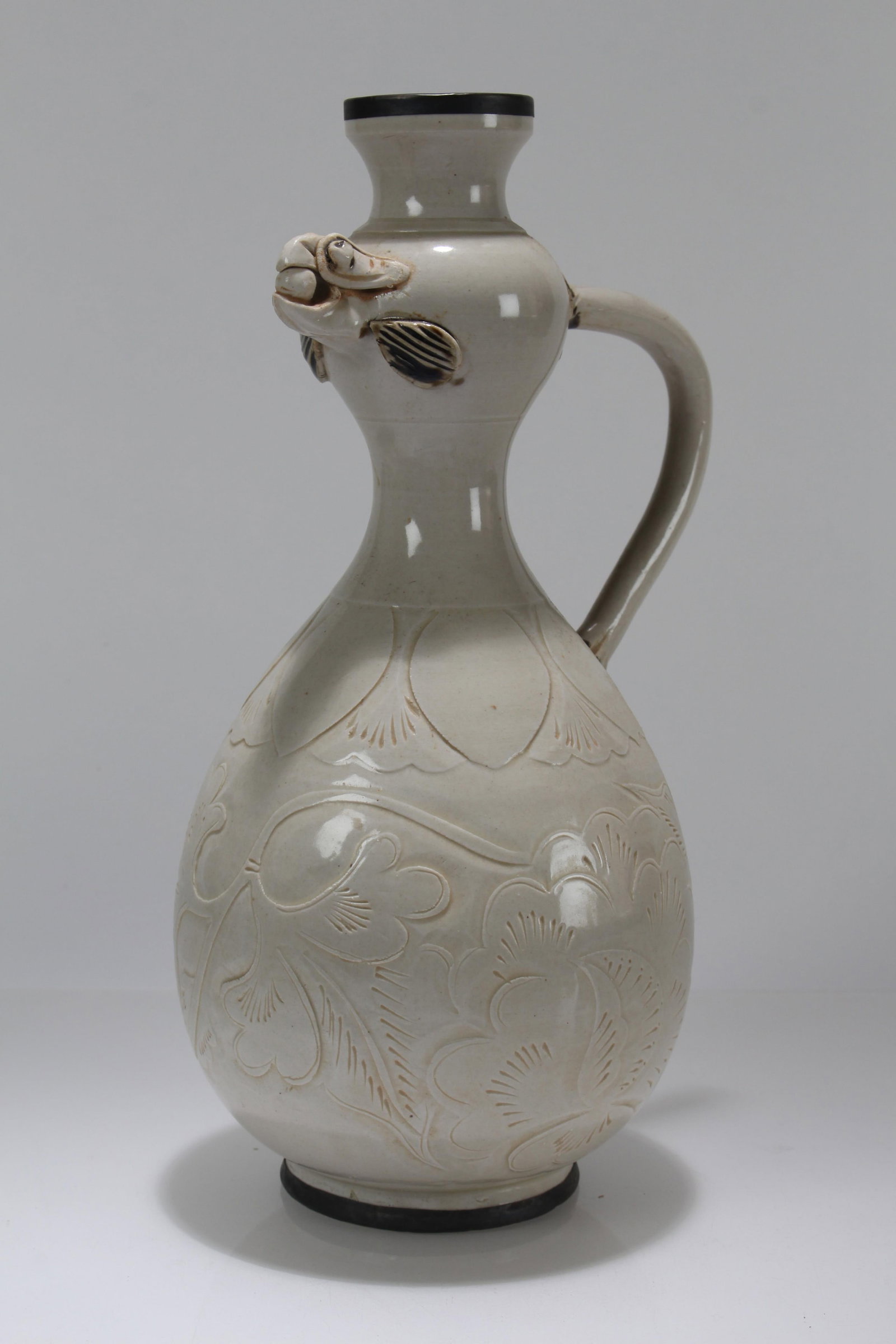 A Chinese White-coding Anicent-framing Porcelain Fortune Vase - 2