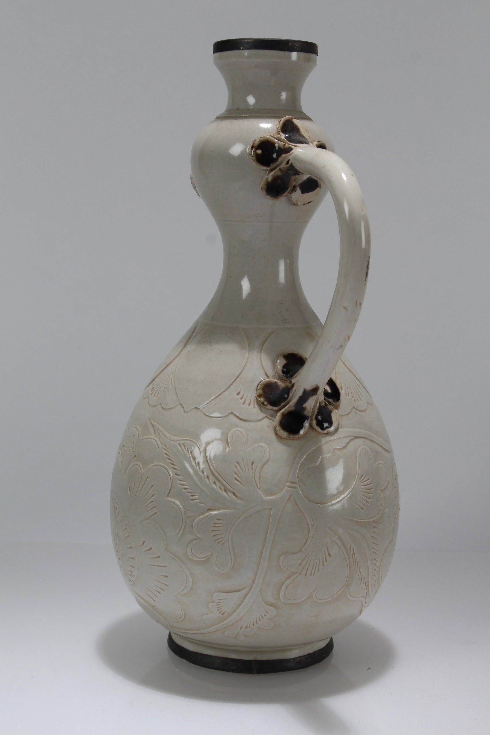 A Chinese White-coding Anicent-framing Porcelain Fortune Vase - 3