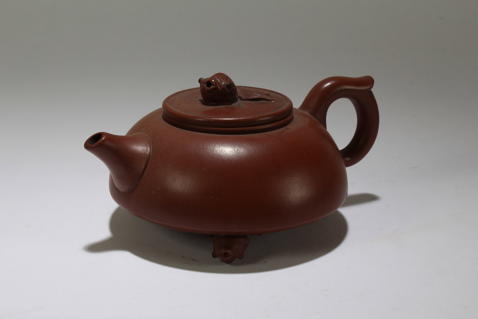 A Chinese Circular Lidded Tea Pot - 3