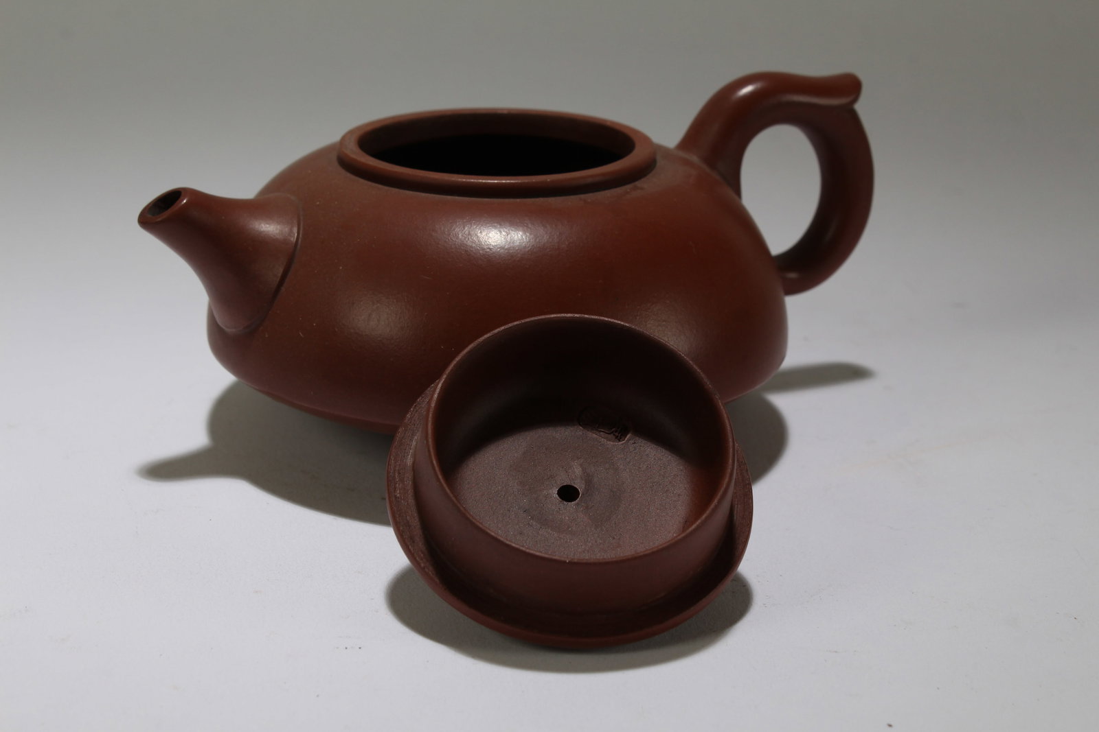 A Chinese Circular Lidded Tea Pot - 4