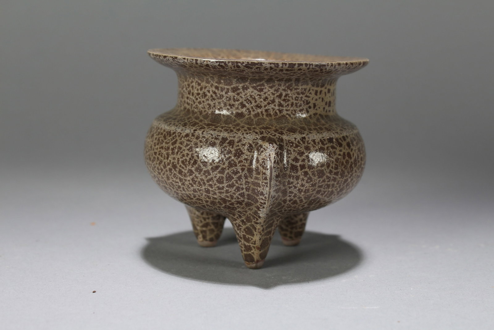 A Chinese Crack-Fortune Religious Porcelain Censer: A Chinese Crack-Fortune Religious Porcelain Censer. Height: 3 (inch). Width: 3.5 (inch).