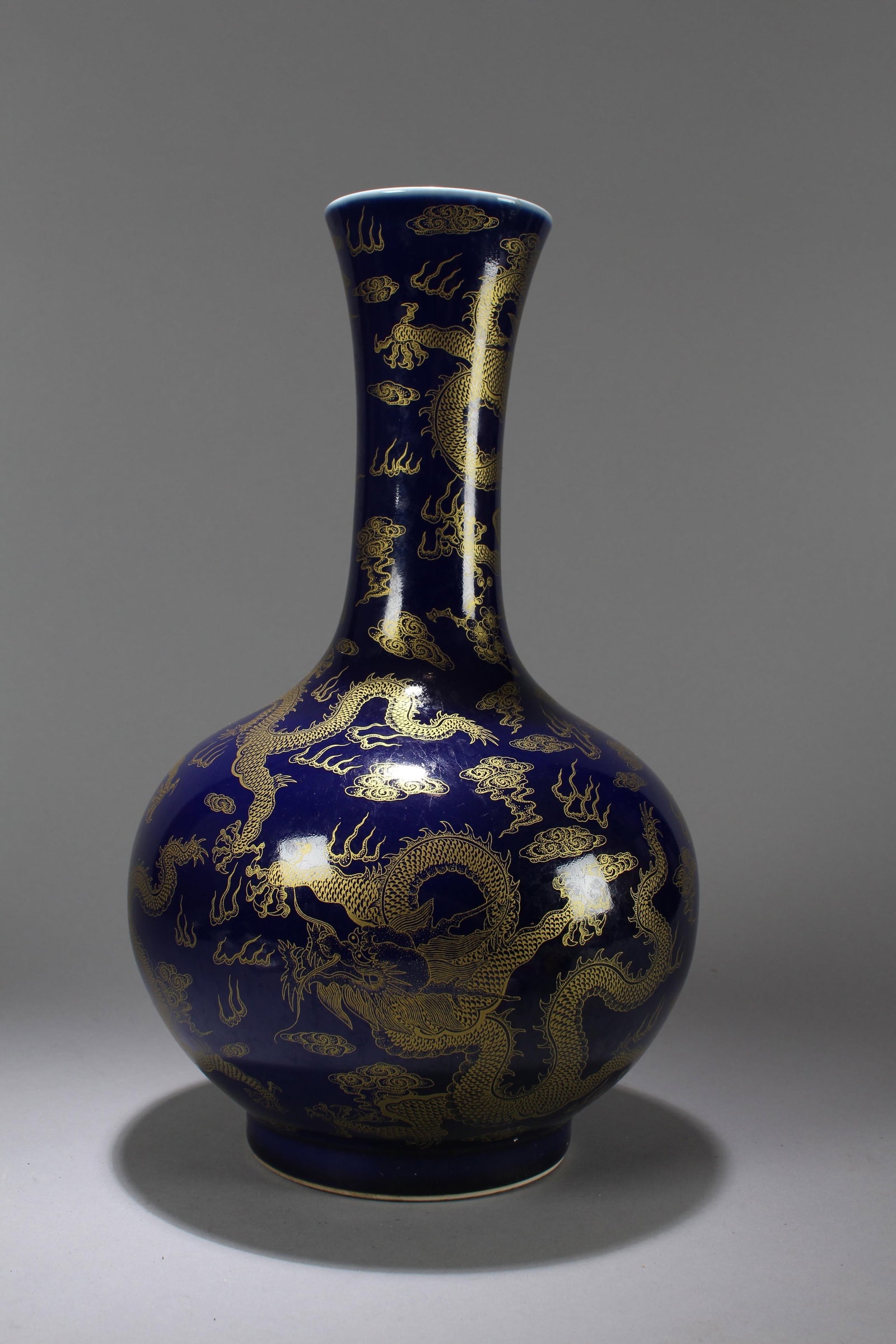 A Chinese Dragon-decorating Blue-coding Porcelain Vase - 2
