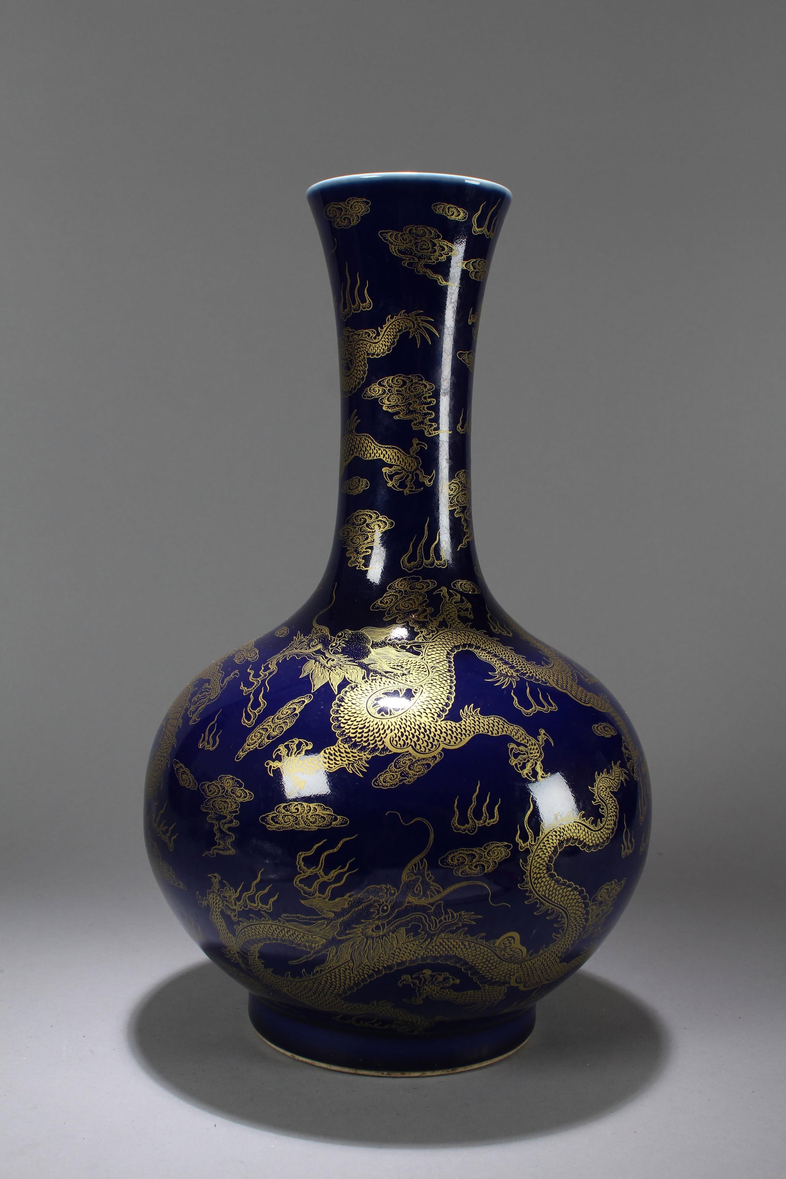 A Chinese Dragon-decorating Blue-coding Porcelain Vase - 3
