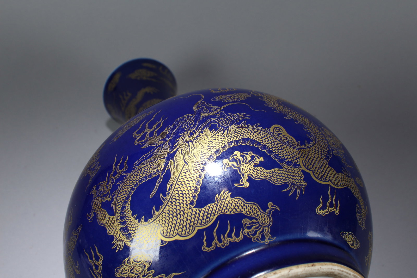 A Chinese Dragon-decorating Blue-coding Porcelain Vase - 5