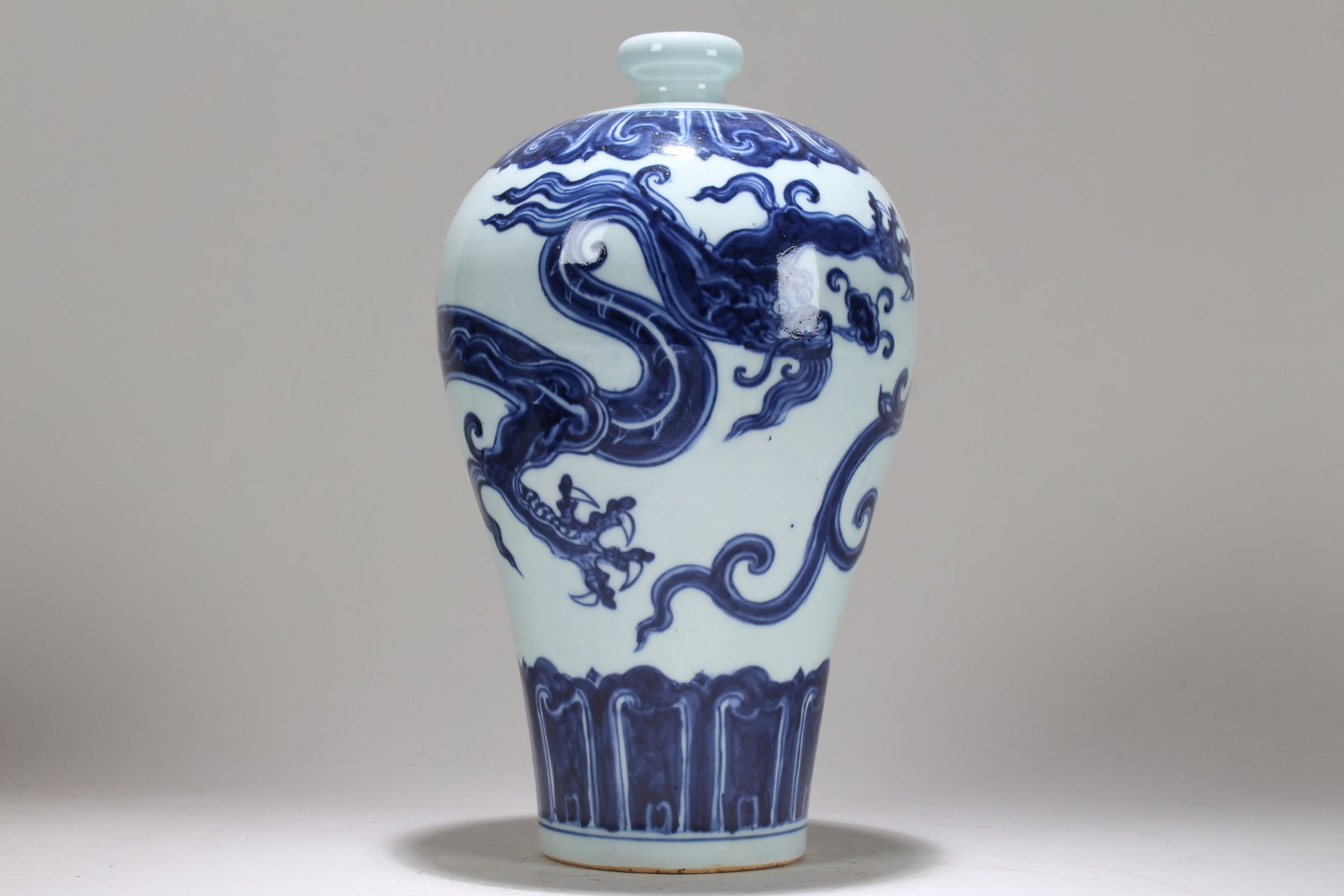 A Chinese Dragon-decorating Blue and White Fortune Porcelain Vase: A Chinese Dragon-decorating Blue and White Fortune Porcelain Vase . Height: 11 (inch).