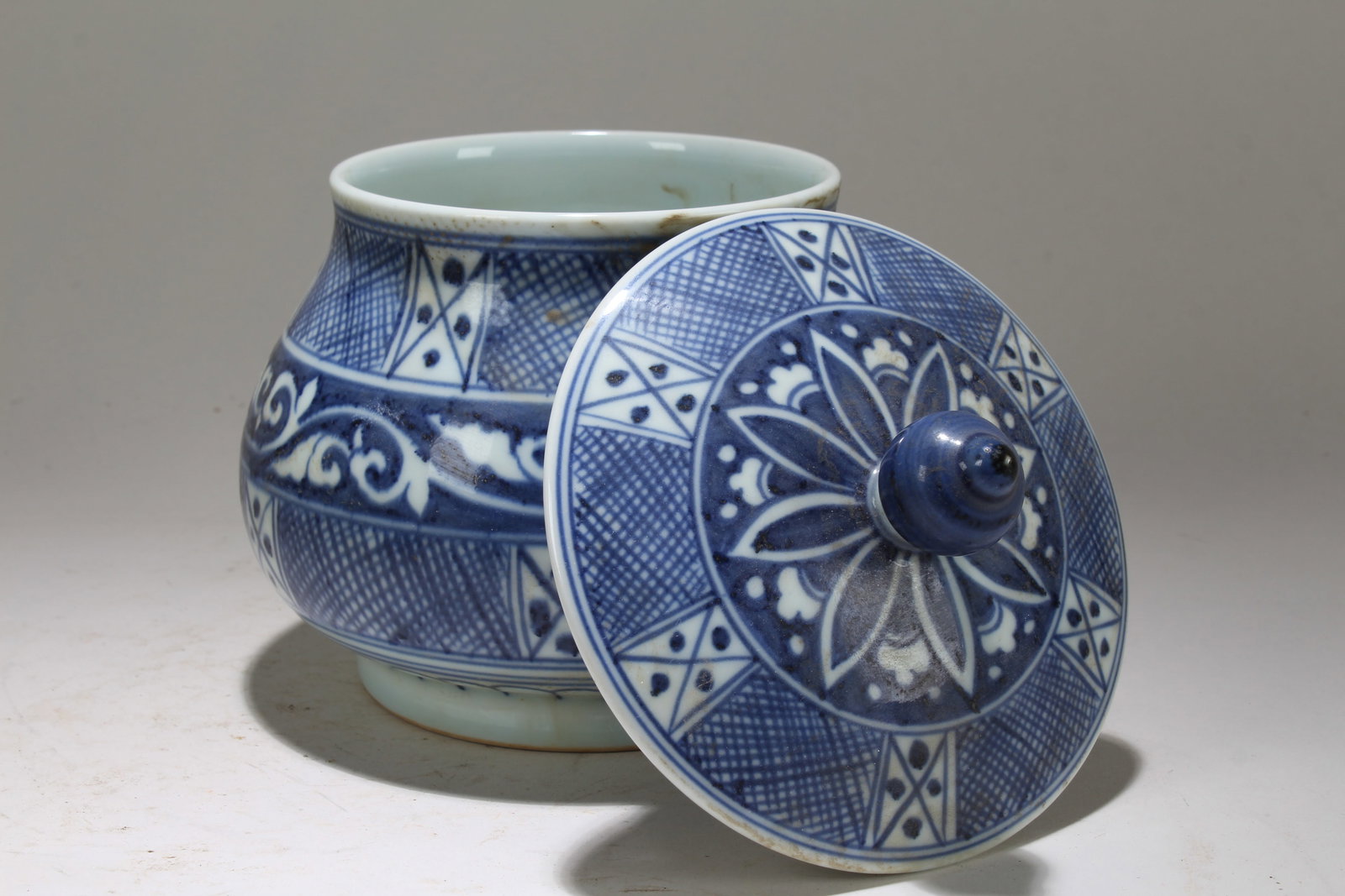 A Chinese Blue and White Lidded Fortune Porcelain Vase: A Chinese Blue and White Lidded Fortune Porcelain Vase . Height: 7 (inch). Opening Diameter: 6 (inch).