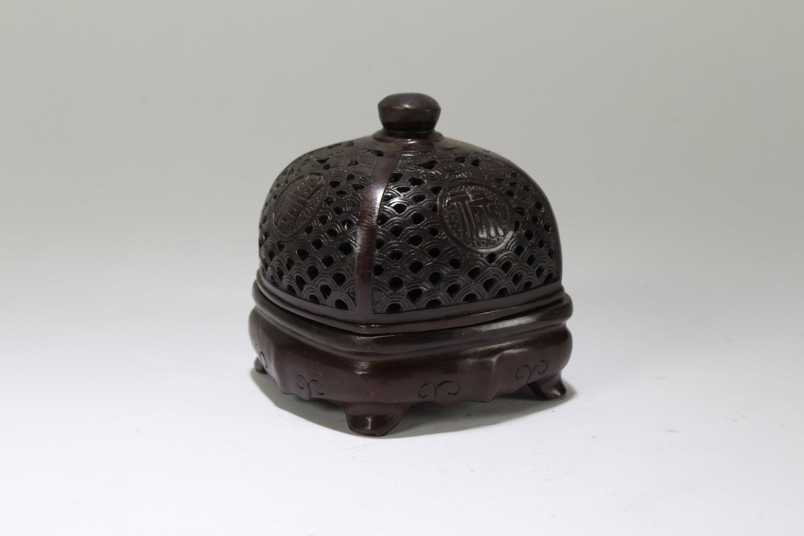 A Chinese Lidded JoyA Chinese Lidded Longlife-fortune Detailed Censer: A Chinese Lidded JoyA Chinese Lidded Longlife-fortune Detailed Censer. Height: 4 (inch). Length: 3 (inch). Width: 3 (inch).
