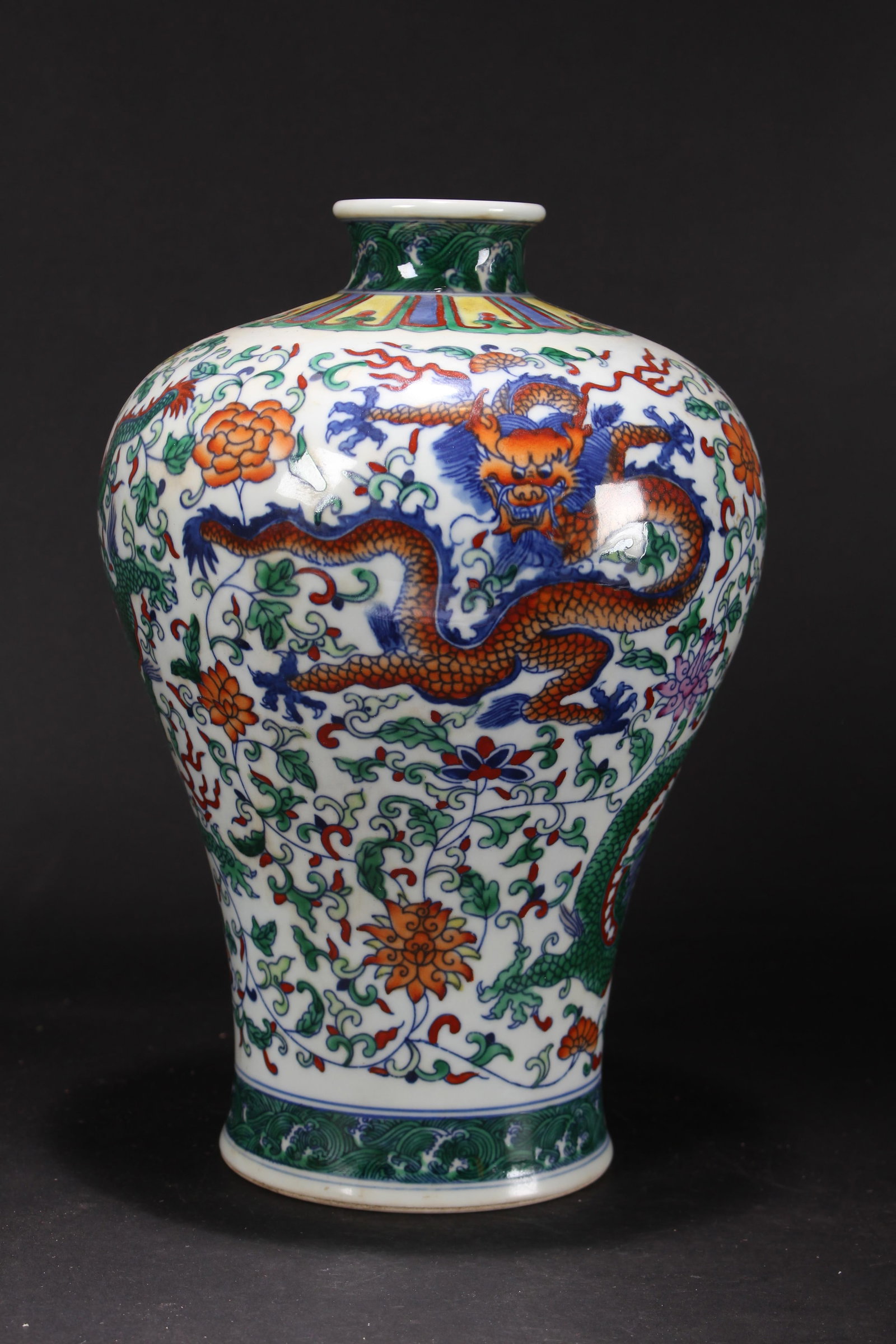 A Chinese Dragon-decorating Porcelain Fortune Vase: A Chinese Dragon-decorating Porcelain Fortune Vase . Height: 12.75 (inch).