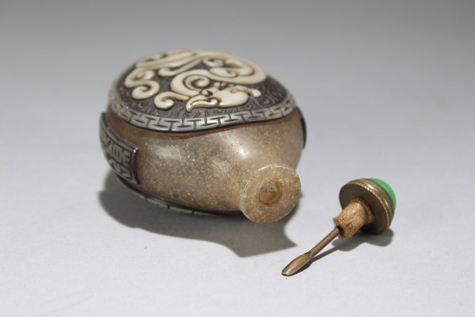 A Chinese Dragon-decorating Fortune Snuff Bottle - 4