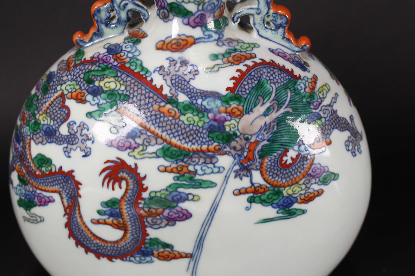 A Chinese Dragon-decorating Anicent-framing Porcelain Vase: A Chinese Dragon-decorating Anicent-framing Porcelain Vase. Height: 13 (inch).