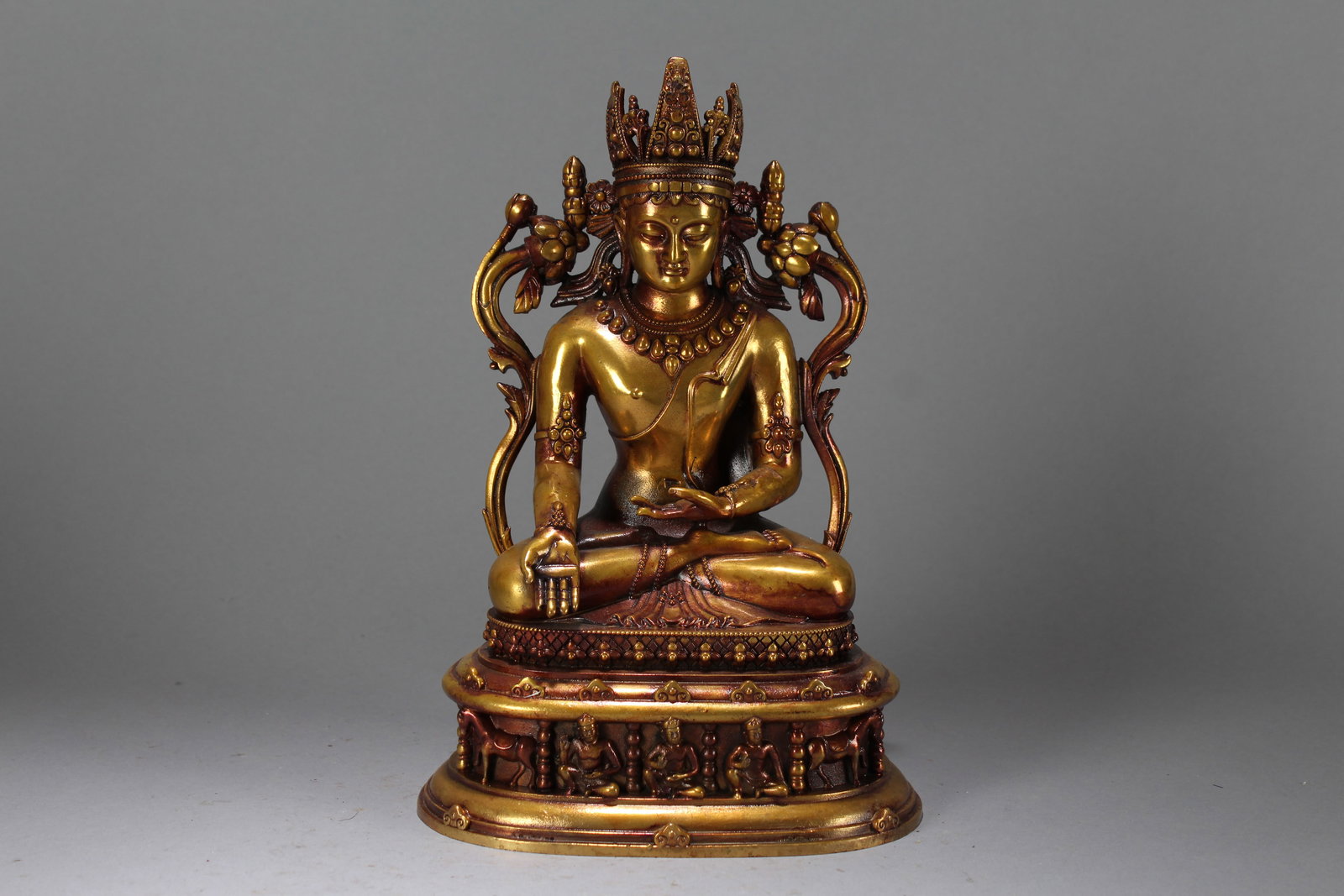 A Chinese Vividly-detailed Anicent-framing Religious Gilt Buddha Statue: A Chinese Vividly-detailed Anicent-framing Religious Gilt Buddha Statue. Height : 9.75 (inch). Width : 6.65 (inch). Length : 5.25 (inch).