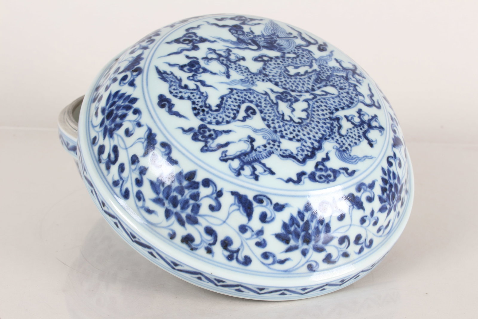 A Chinese Massive Blue and White Porcelain Lidded Box - 2