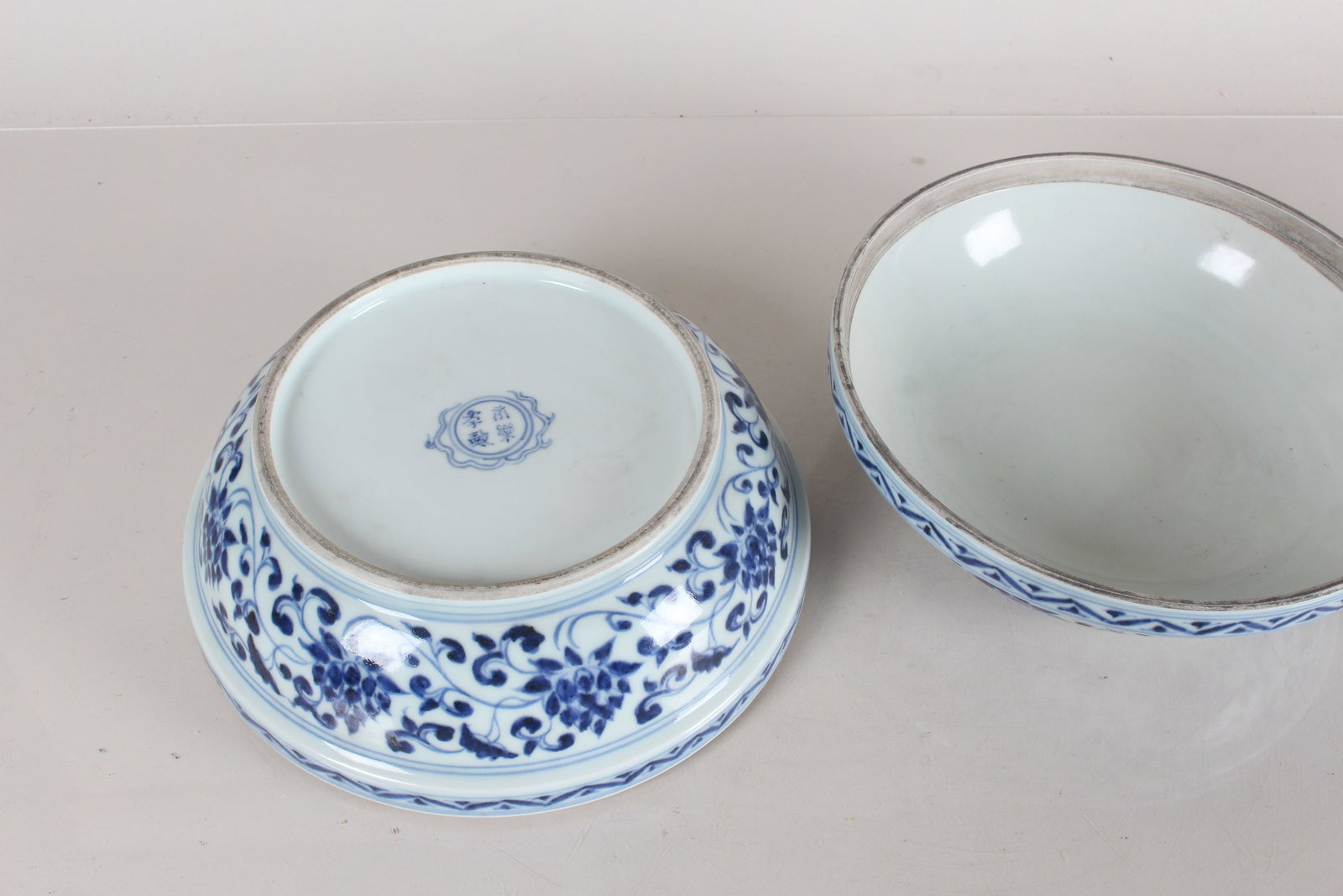A Chinese Massive Blue and White Porcelain Lidded Box - 4