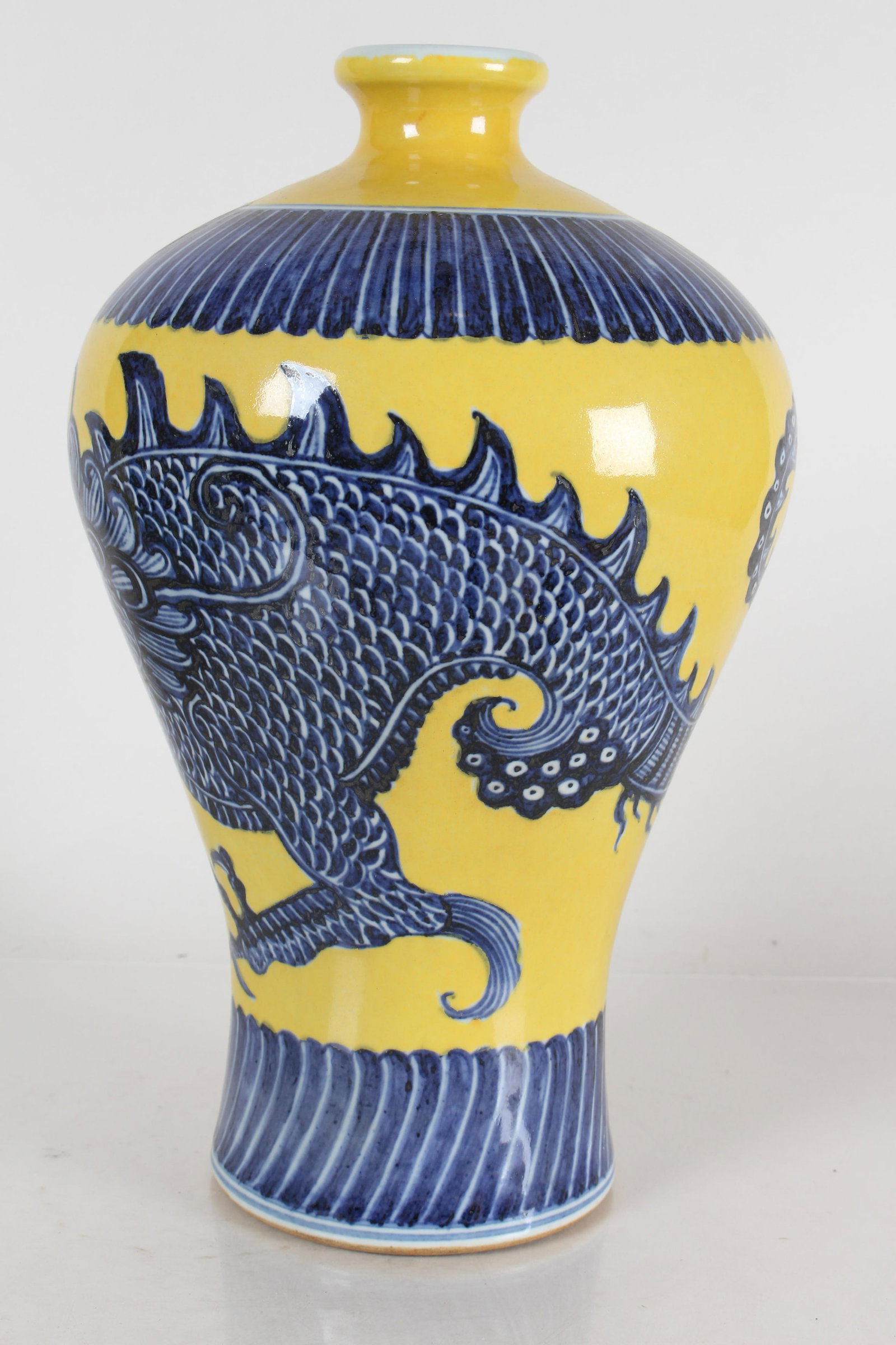 A Chinese Dragon-decorating Yellow-coding Porcelain Fortune Vase - 2