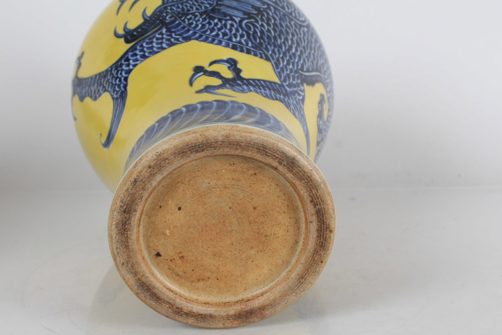 A Chinese Dragon-decorating Yellow-coding Porcelain Fortune Vase - 5