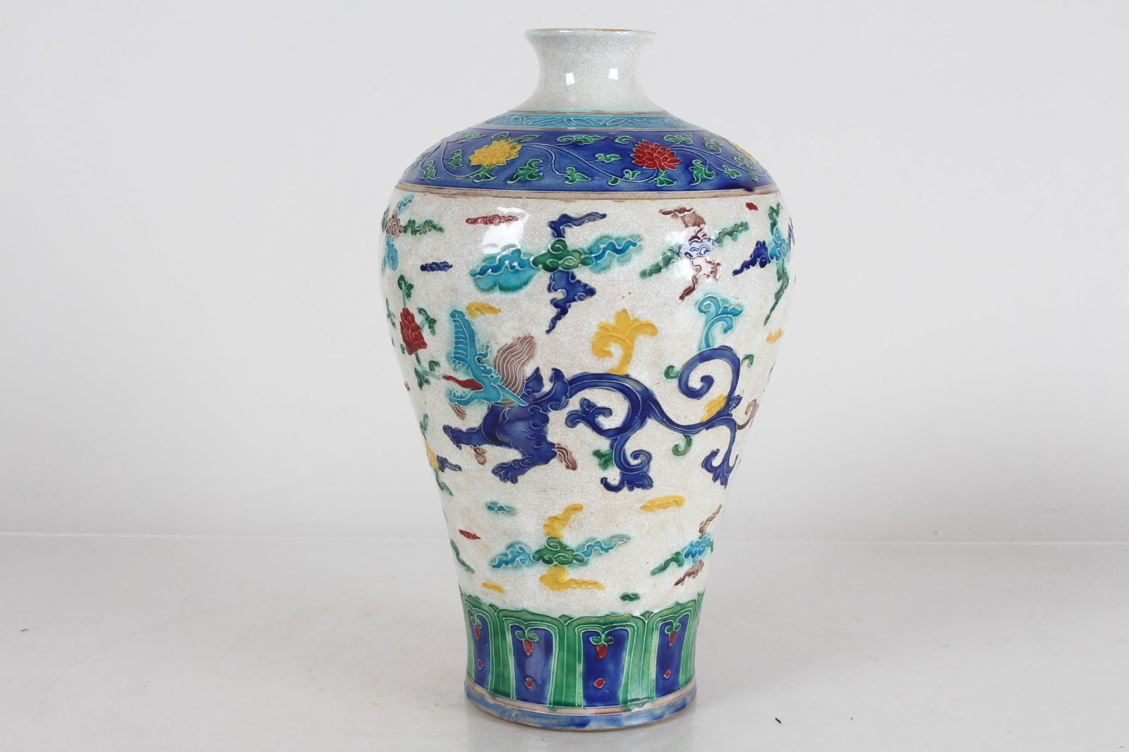 A Chinese Dragon-decorating Porcelain Fortune Vase: A Chinese Dragon-decorating Porcelain Fortune Vase . Height: 10(inch).