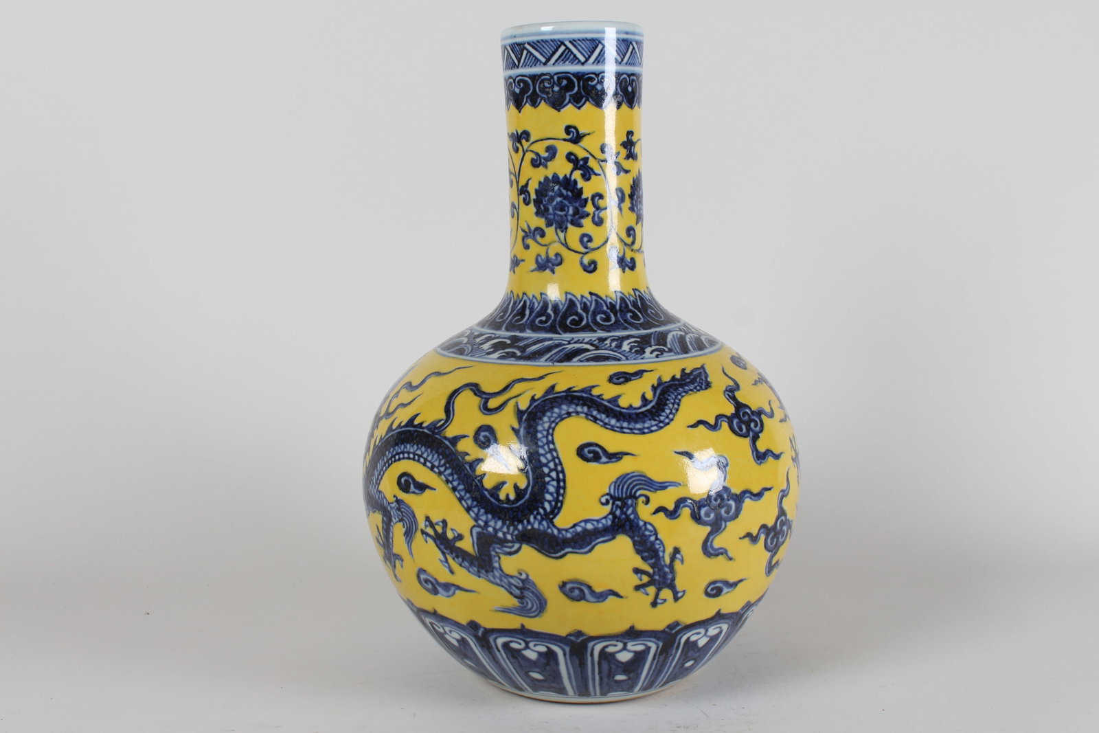 A Chinese Yellow-coding Dragon-decorating Fortune Porcelain Vase - 3