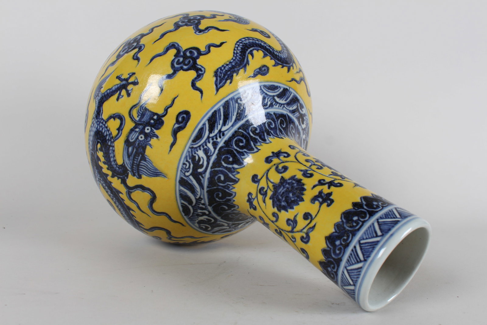 A Chinese Yellow-coding Dragon-decorating Fortune Porcelain Vase - 4