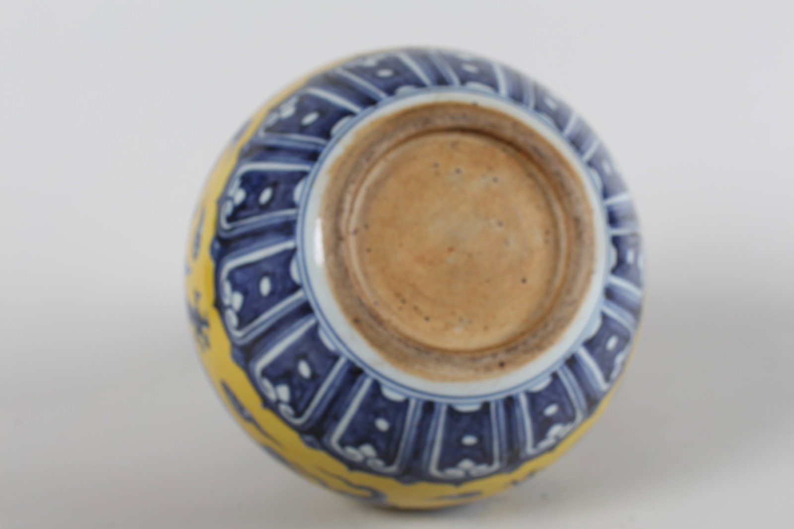 A Chinese Yellow-coding Dragon-decorating Fortune Porcelain Vase - 5