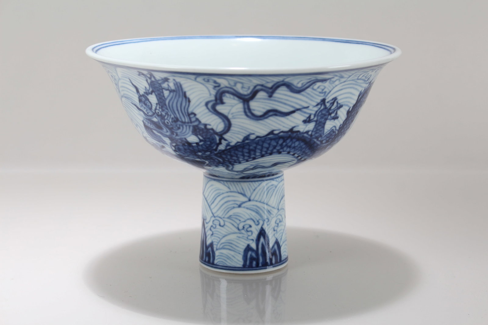 A Chinese Blue and White Porcelain Dragon-decorating Bowl: A Chinese Blue and White Porcelain Dragon-decorating Bowl