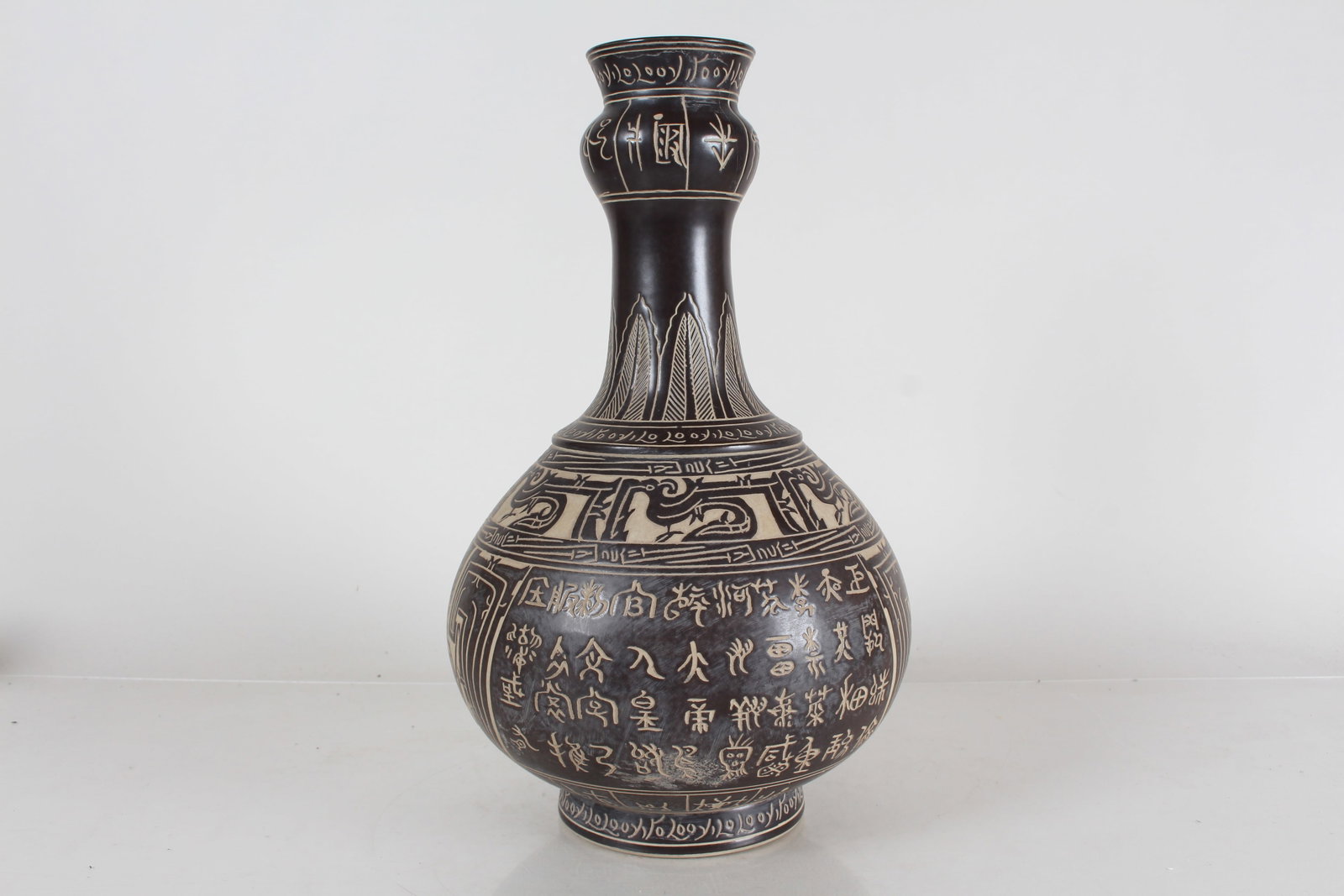 A Chinese Ancient-framing Black-coding Porcelain Fortune Vase - 2