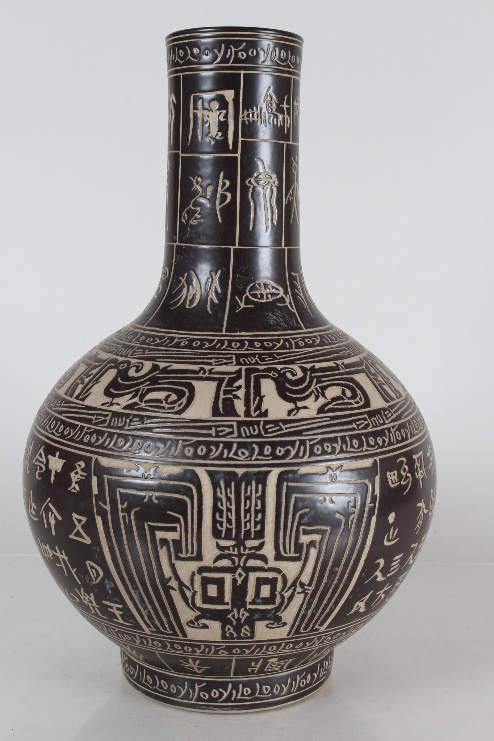 A Chinese Ancient-framing Black-coding Porcelain Fortune Vase - 2