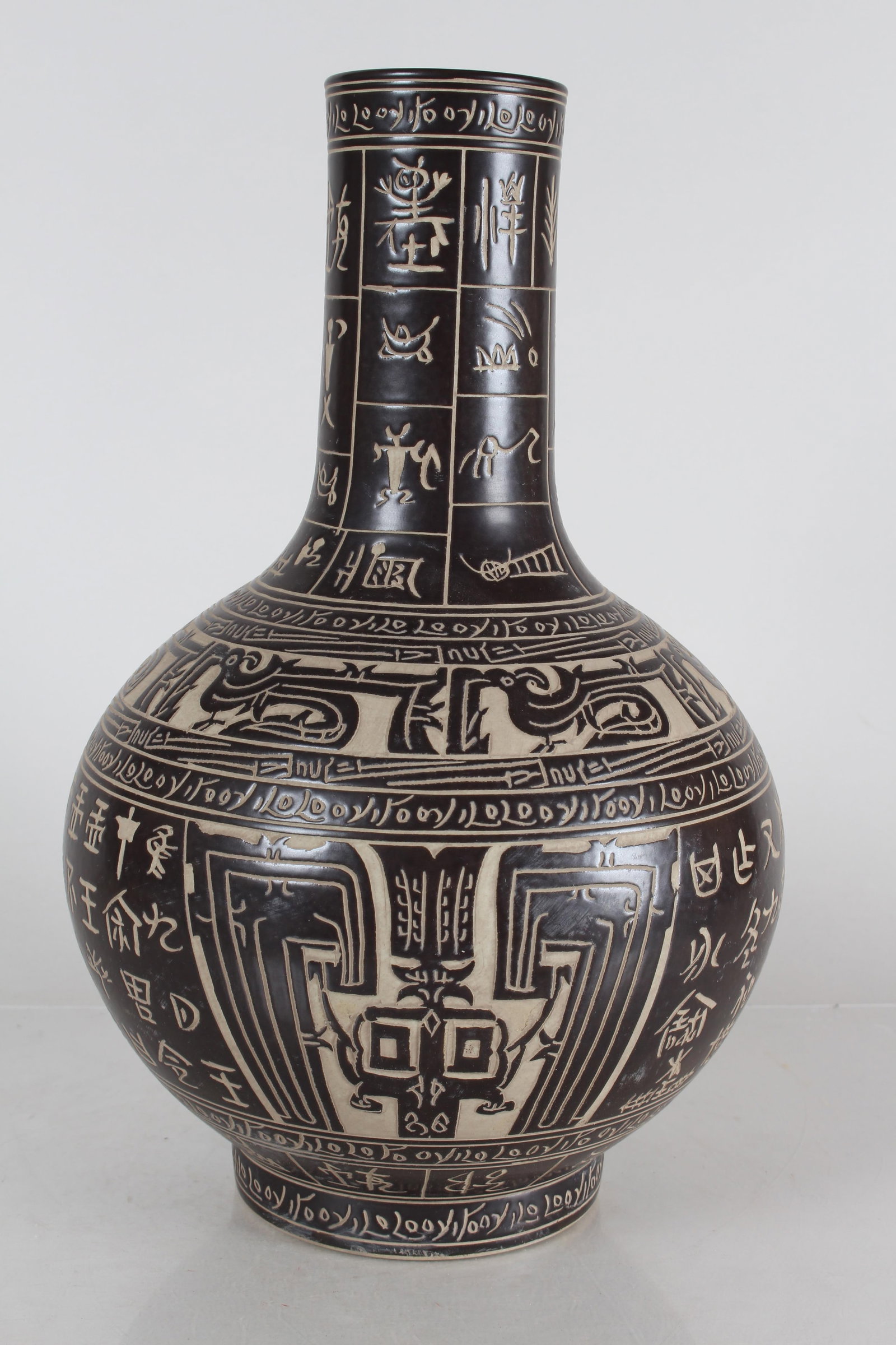 A Chinese Ancient-framing Black-coding Porcelain Fortune Vase - 4