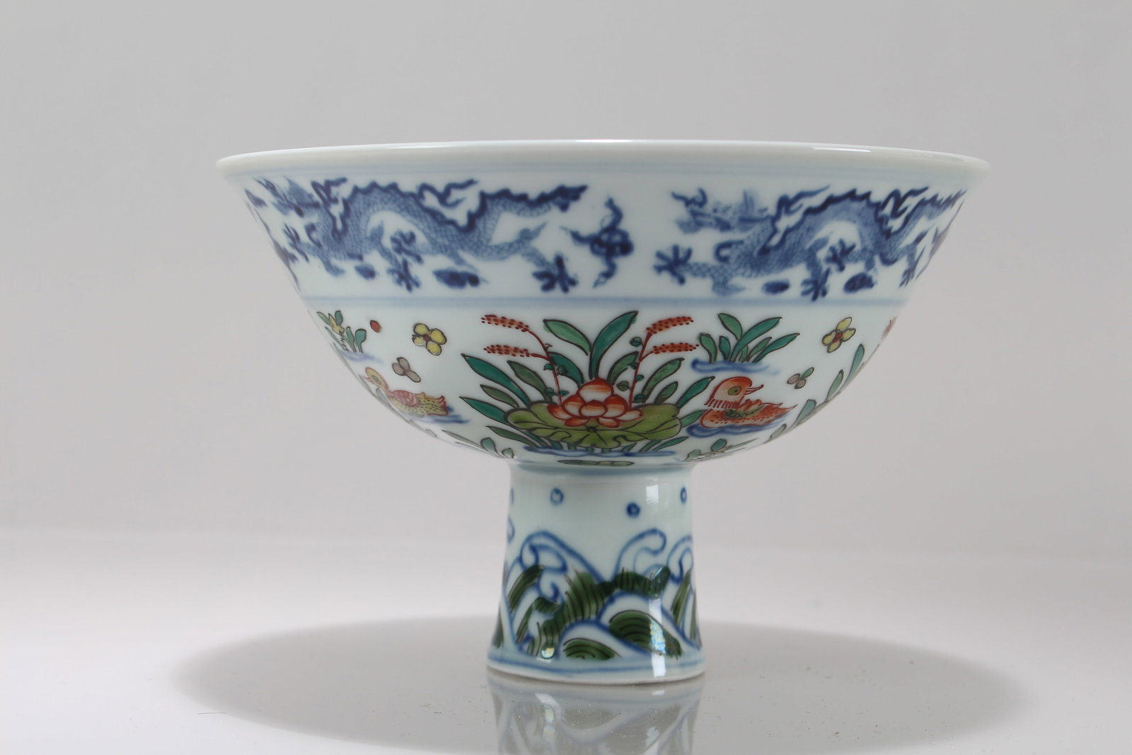 A Chinese Tall-end Blue and White Porcelain Dragon-decorating Bowl: A Chinese Tall-end Blue and White Porcelain Dragon-decorating Bowl