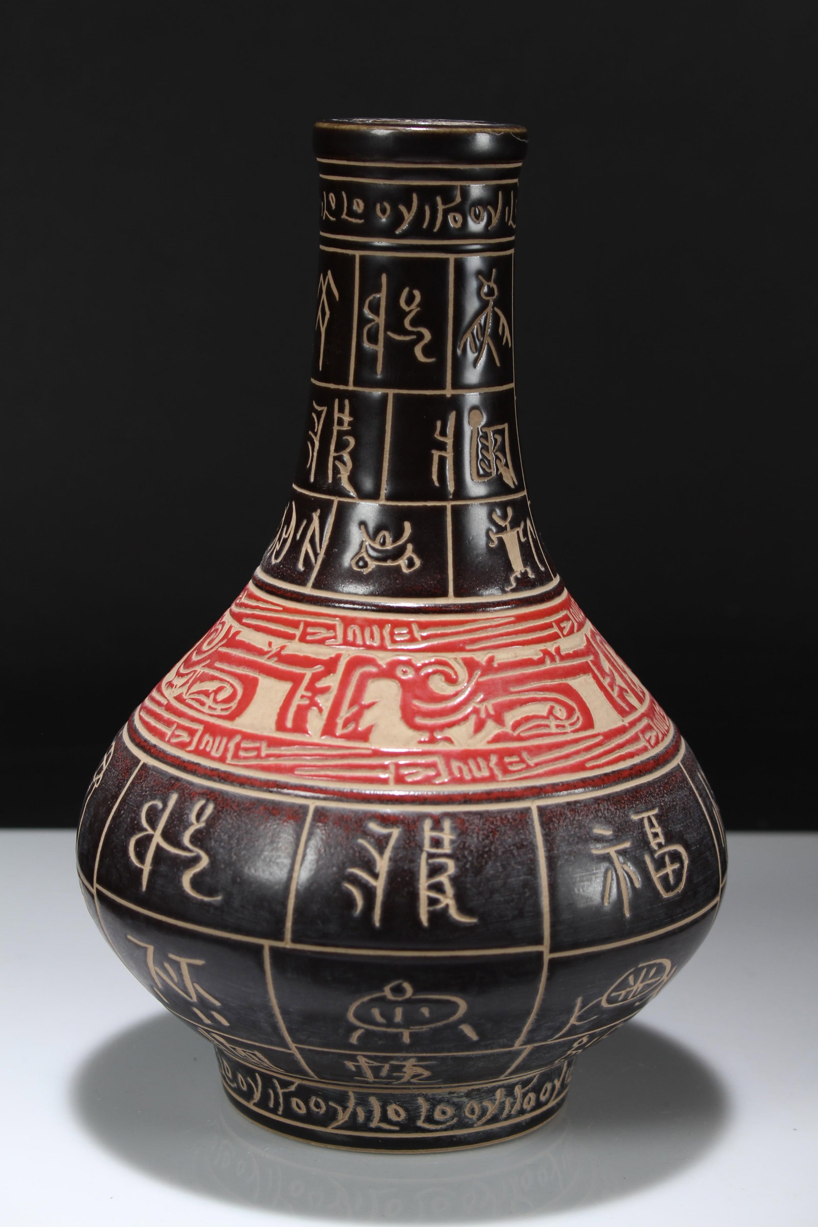 A Chinese Anicent-framing Red-coding Porcelain Fortune Vase - 2