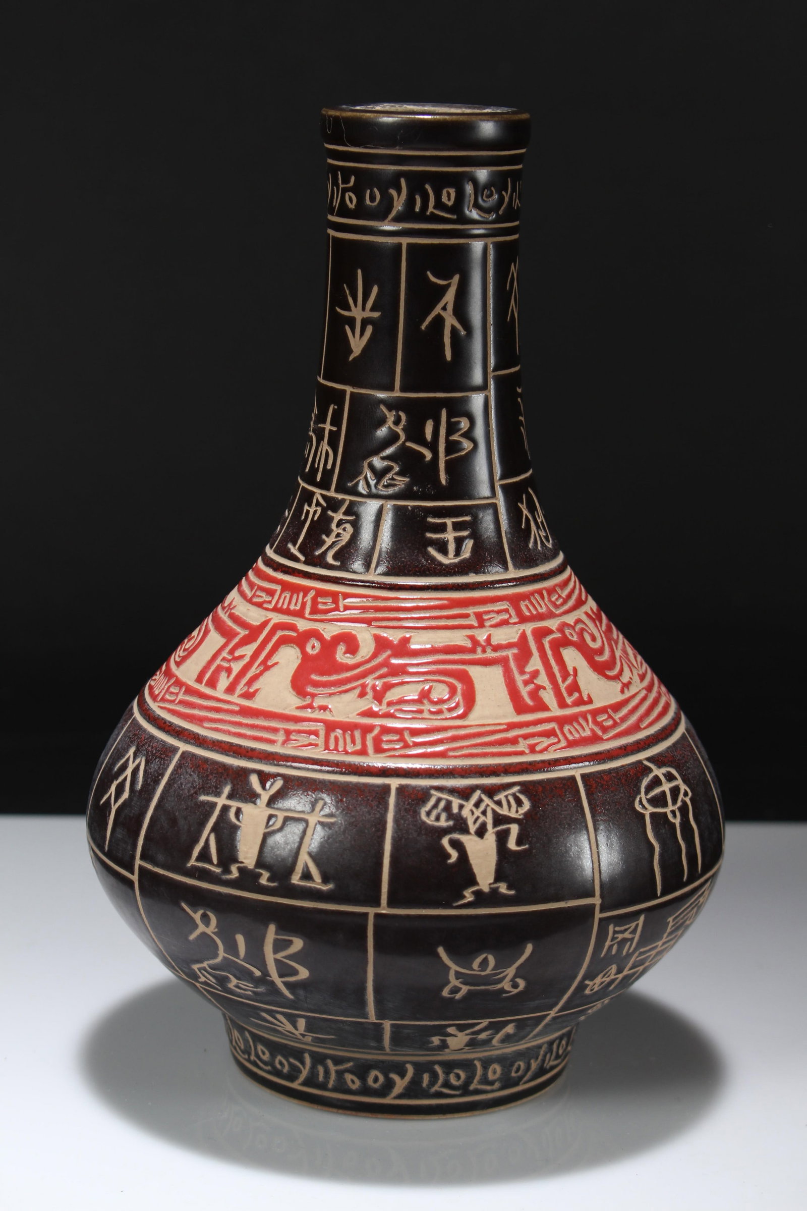 A Chinese Anicent-framing Red-coding Porcelain Fortune Vase - 3