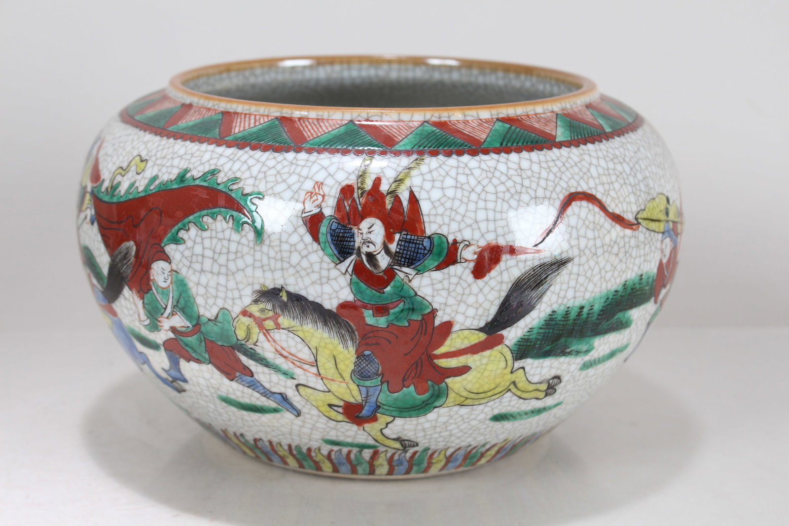 A Chinese Story-telling Battle-field Porcelain Fortune Vase: A Chinese Story-telling Battle-field Porcelain Fortune Vase . Height: 5.25 (inch). Opening Diameter: 8.5 (inch).
