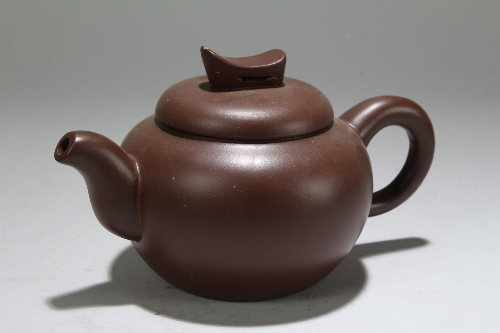 Chinese Tea Pot: Chinese Tea Pot. Height: 3.25 (inch). Length: 6 (inch).