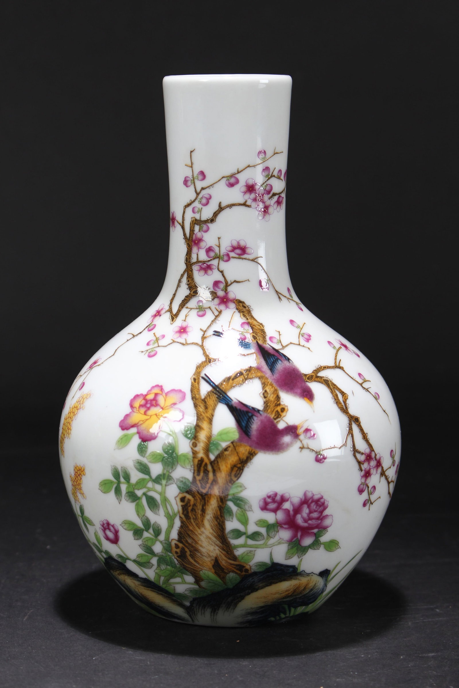 A Chinese Nature-sceen Porcelain Fortune Vase: A Chinese Nature-sceen Porcelain Fortune Vase . Height: 8.25 (inch).