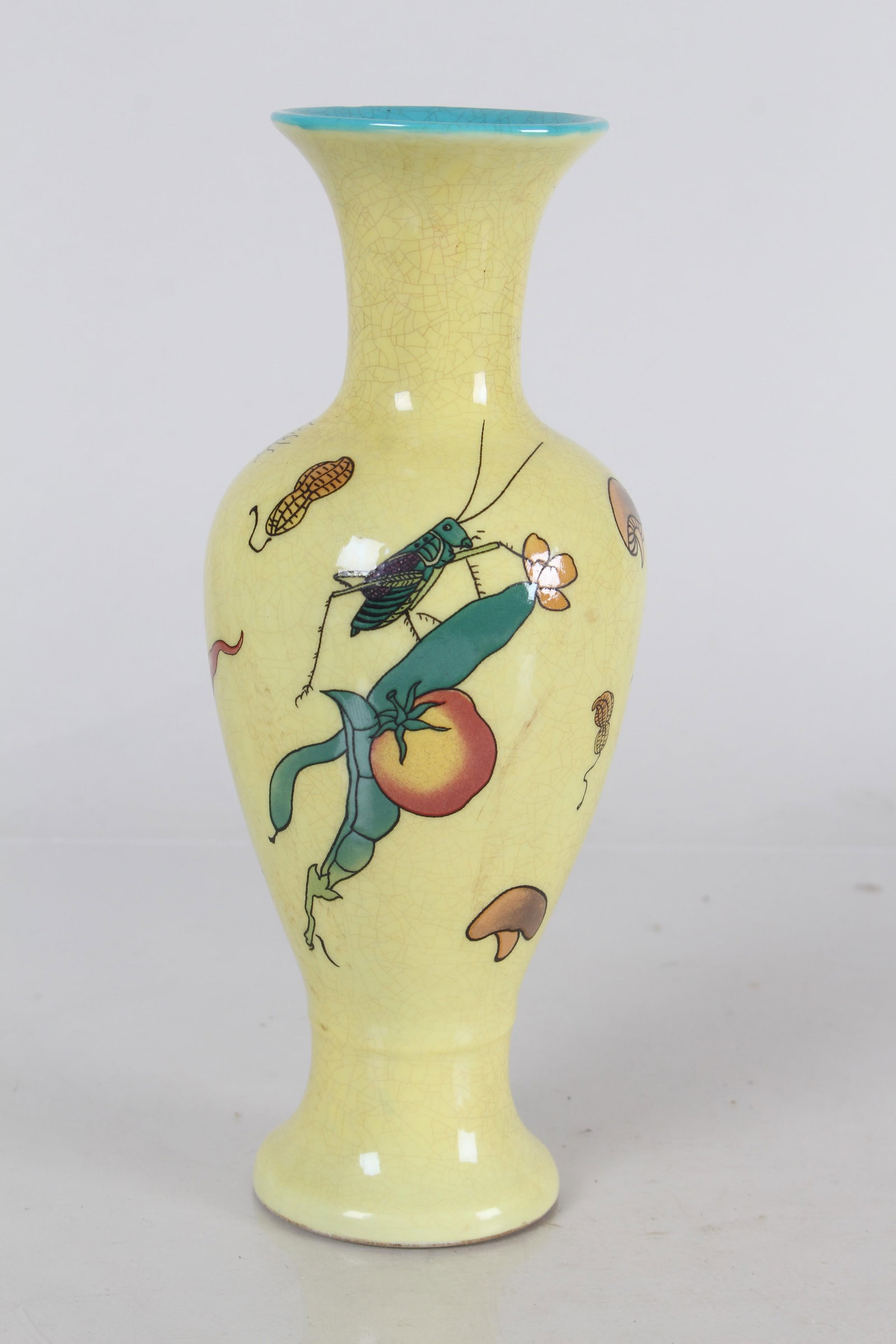 A Chinese Nature-sceen Porcelain Fortune Vase: A Chinese Nature-sceen Porcelain Fortune Vase . Height: 8 (inch).