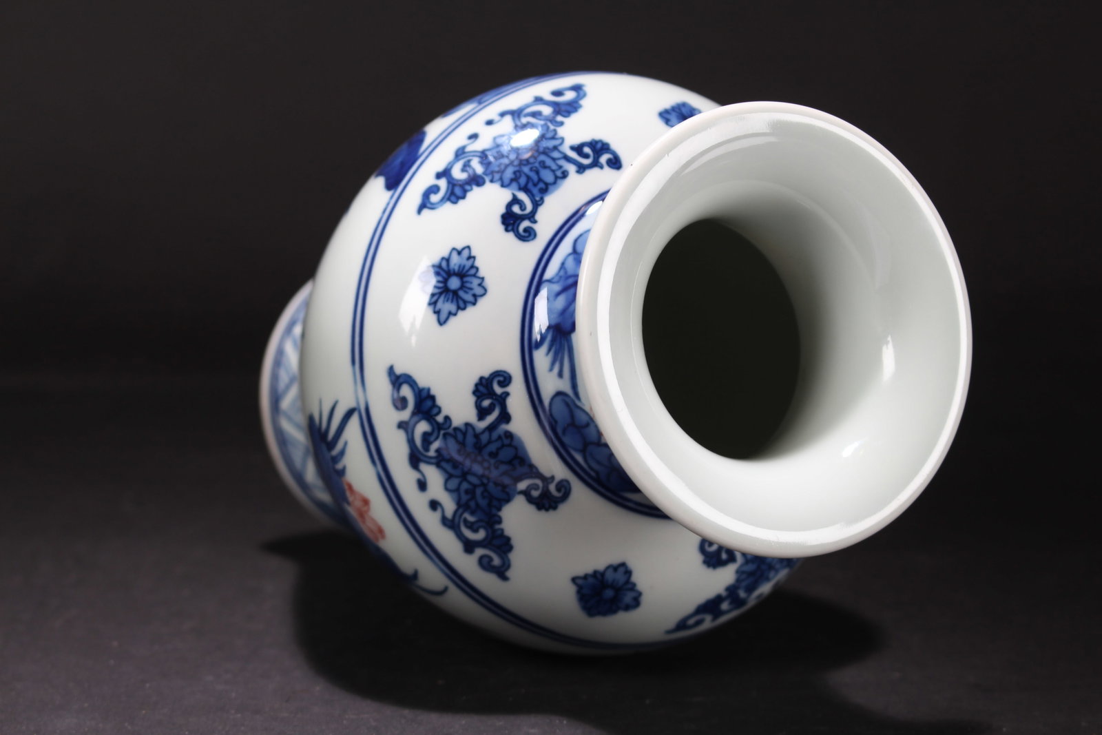 A Chinese Porcelain Fortune Vase - 4