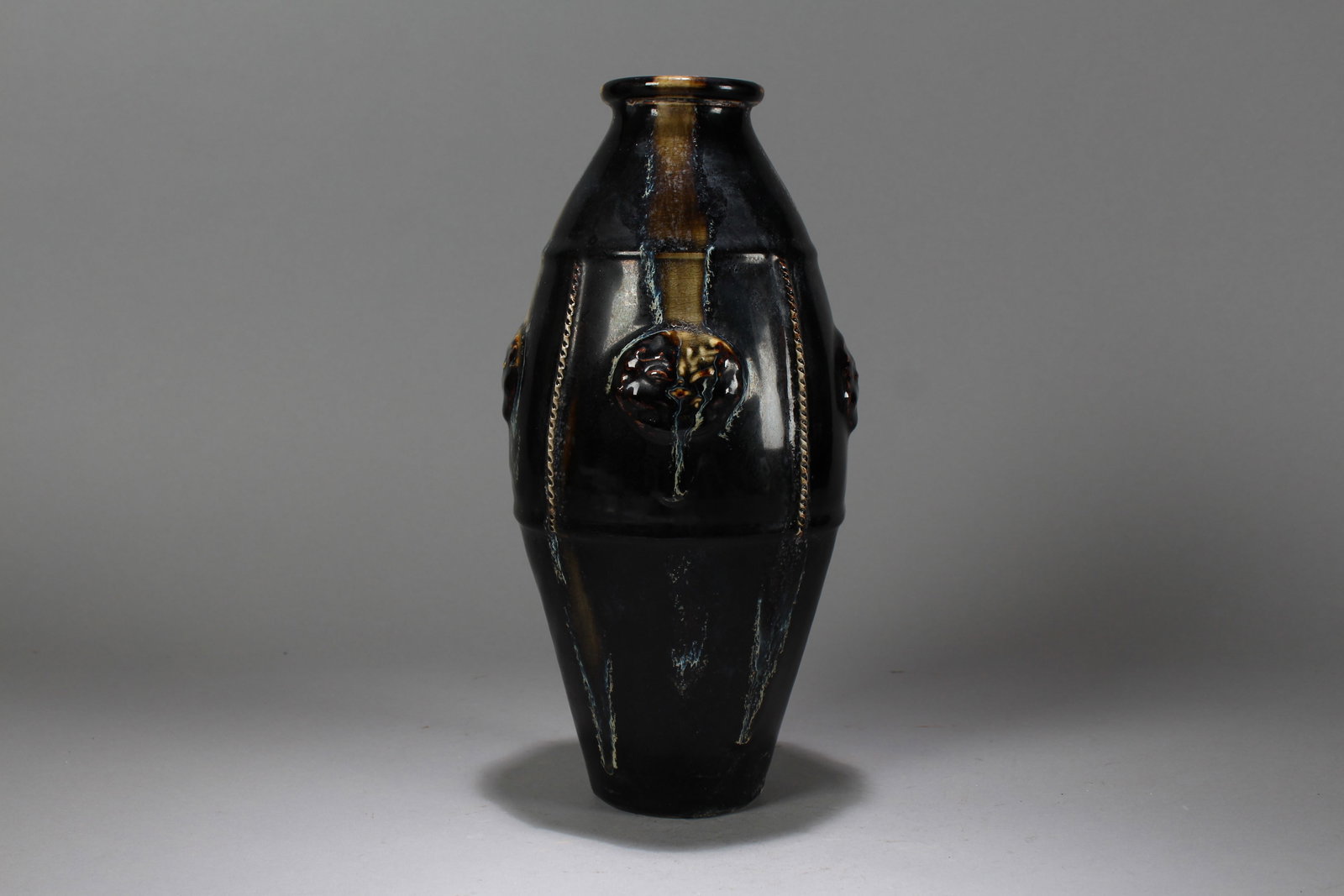 A Chinese Anicent-framing Myth-beast Porcelain Fortune Vase: A Chinese Anicent-framing Myth-beast Porcelain Fortune Vase. Height: 11.5 (inch). Width: 5 (inch).
